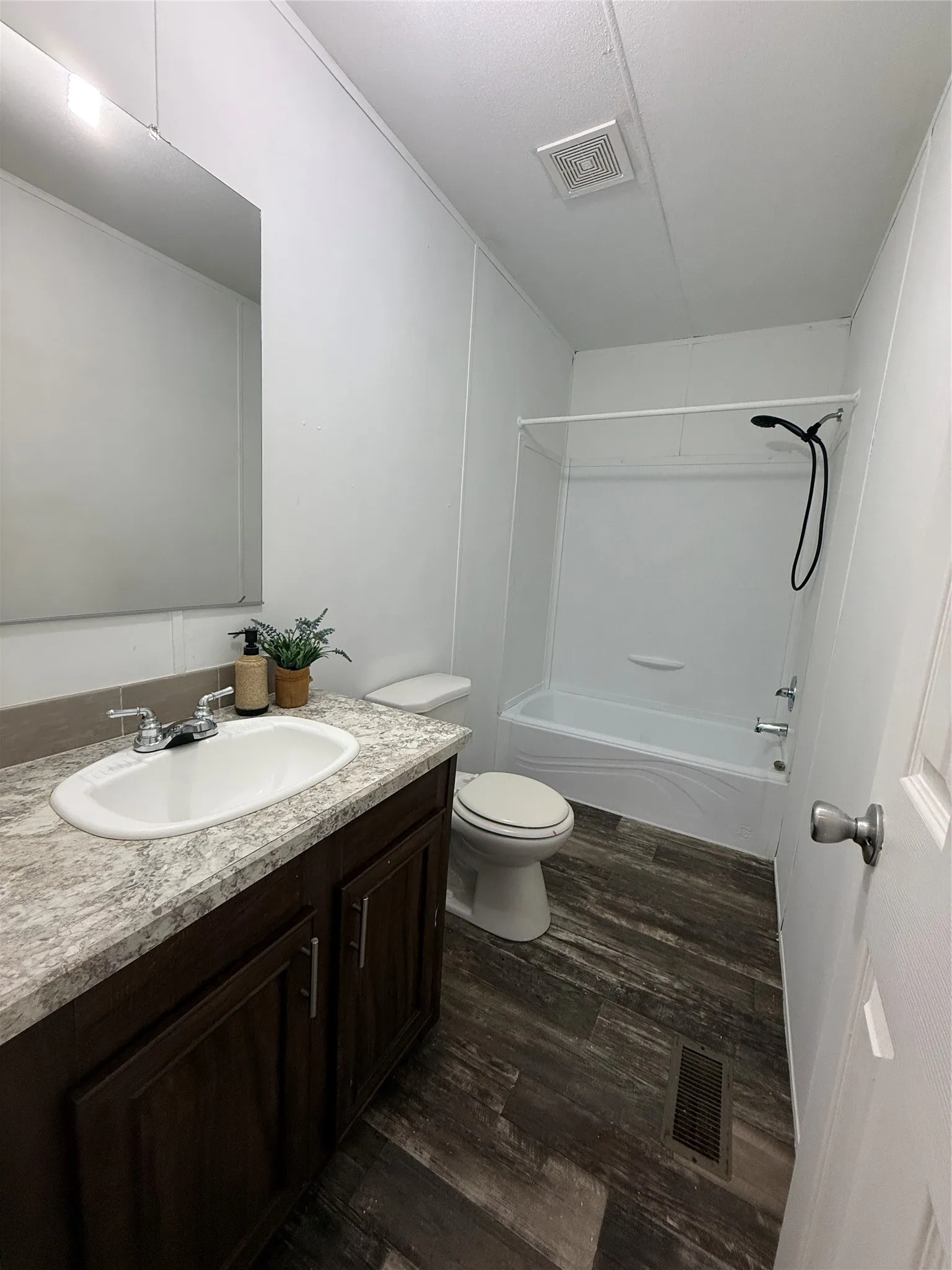 Manufactured Home For Sale in Hunt County , 9505 Janet Street, Hawk Cove, Texas 75474, 4 Bedroom, 2 Bathroom, Garage spaces, 1,440 Sqft, built in 2020, mls#21397197, Real Estate Agent in Hawk Cove, Homes For Sale in Hunt county, Homes For Sale in Hawk Cove, Realtor in Hawk Cove Texas, Real Estate Brokerage Independent Realty Texas, Luminita Cordes Realtor