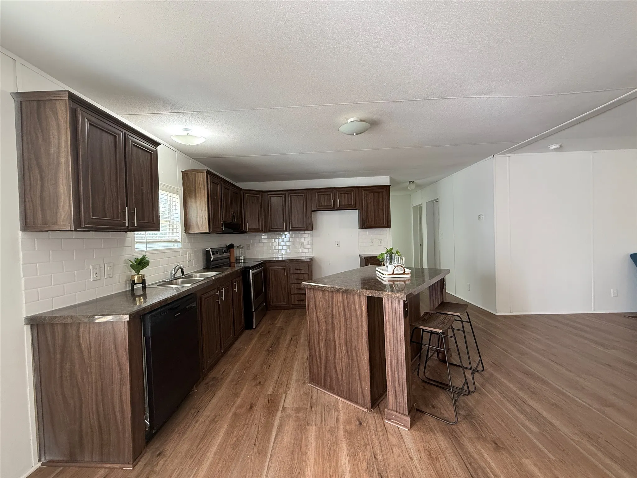 Manufactured Home For Sale in Hunt County , 9505 Janet Street, Hawk Cove, Texas 75474, 4 Bedroom, 2 Bathroom, Garage spaces, 1,440 Sqft, built in 2020, mls#21397197, Real Estate Agent in Hawk Cove, Homes For Sale in Hunt county, Homes For Sale in Hawk Cove, Realtor in Hawk Cove Texas, Real Estate Brokerage Independent Realty Texas, Luminita Cordes Realtor