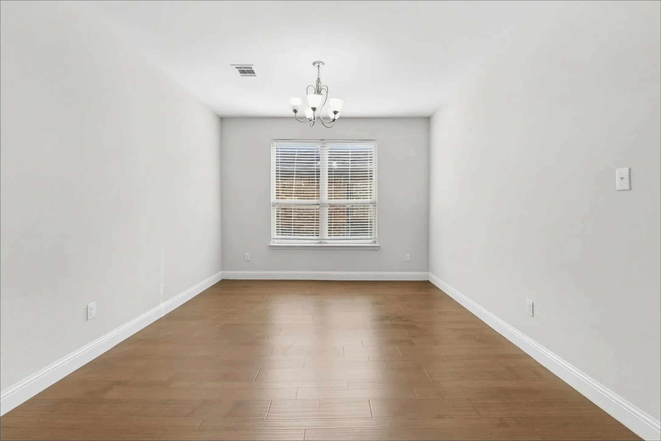 Single Family Residence For Sale in Denton County , 1513 Tumbleweed Trail, Northlake, Texas 76226, 4 Bedroom, 3 Bathroom, 2 Garage spaces, 2,397 Sqft, built in 2019, mls#21396030, Real Estate Agent in Northlake, Homes For Sale in Denton county, Homes For Sale in Northlake, Realtor in Northlake Texas, Real Estate Brokerage Independent Realty Texas, Luminita Cordes Realtor