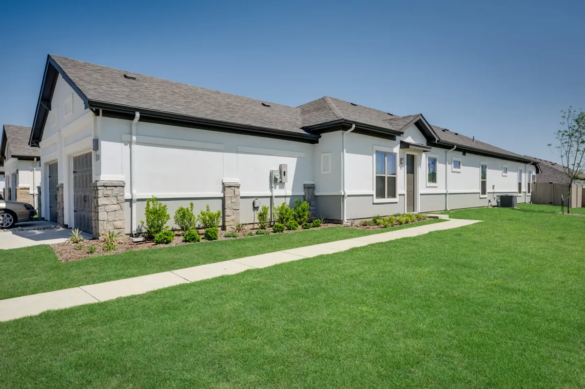 Duplex For Rent in Collin County , 8215 Casita Avenue, Mc Kinney, Texas 75071, 2 Bedroom, 2 Bathroom, 1 Garage spaces, 1,289 Sqft, built in 2021, mls#21397207, Real Estate Agent in Mc Kinney, Homes For Rent in Collin county, Homes For Rent in Mc Kinney, Realtor in Mc Kinney Texas, Real Estate Brokerage Independent Realty Texas, Luminita Cordes Realtor