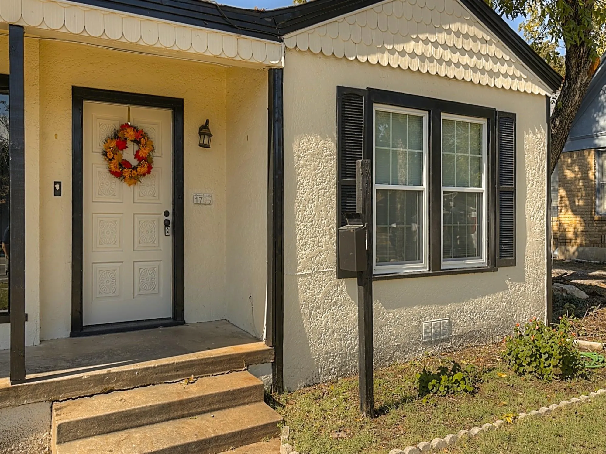 Single Family Residence For Sale in Tarrant County , 1705 N Riverside Drive B, Fort Worth, Texas 76111, 4 Bedroom, 3 Bathroom, 1 Garage spaces, 1,229 Sqft, built in 1947, mls#21397208, Real Estate Agent in Fort Worth, Homes For Sale in Tarrant county, Homes For Sale in Fort Worth, Realtor in Fort Worth Texas, Real Estate Brokerage Independent Realty Texas, Luminita Cordes Realtor