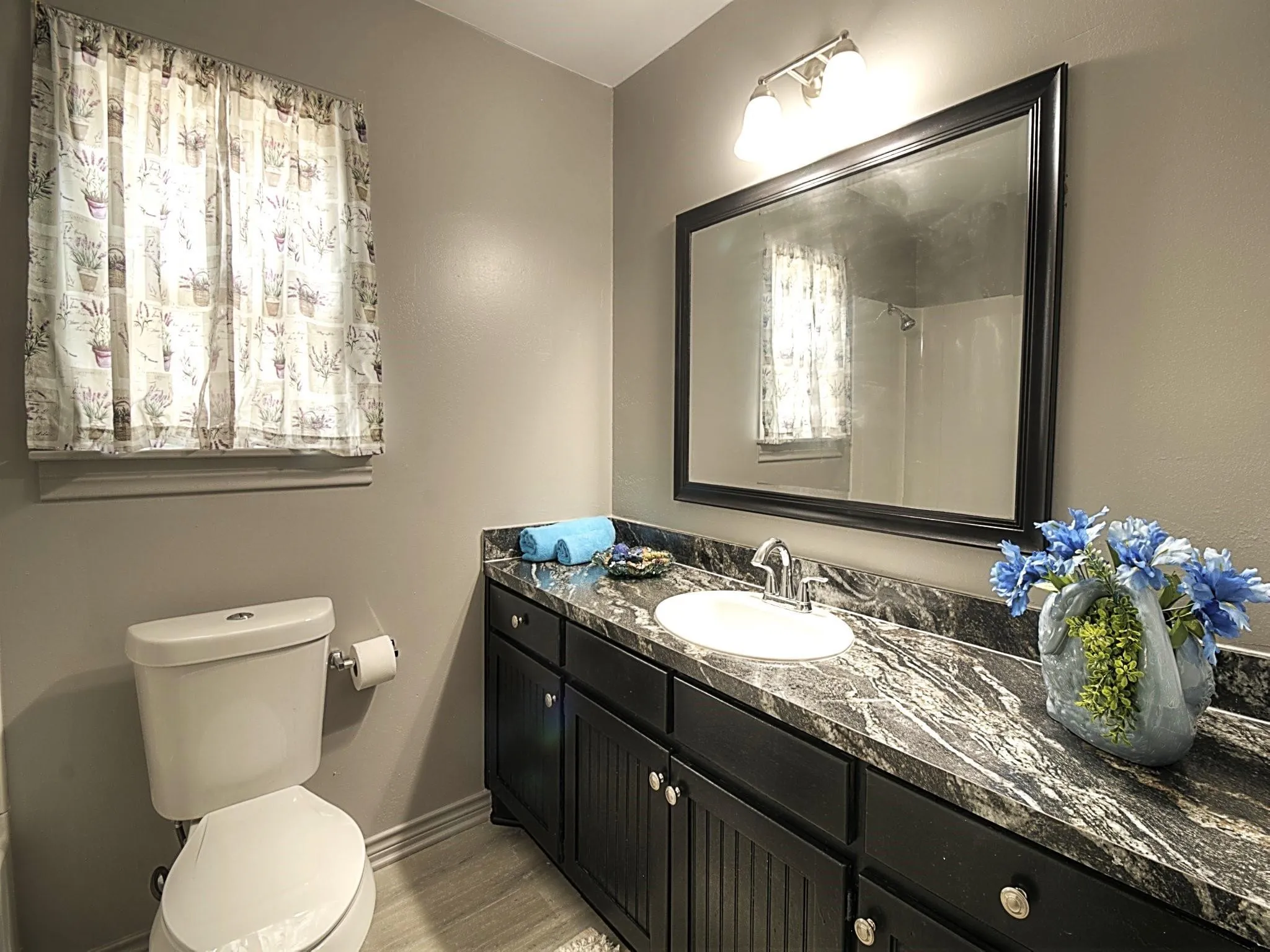 Single Family Residence For Sale in Tarrant County , 1705 N Riverside Drive B, Fort Worth, Texas 76111, 4 Bedroom, 3 Bathroom, 1 Garage spaces, 1,229 Sqft, built in 1947, mls#21397208, Real Estate Agent in Fort Worth, Homes For Sale in Tarrant county, Homes For Sale in Fort Worth, Realtor in Fort Worth Texas, Real Estate Brokerage Independent Realty Texas, Luminita Cordes Realtor