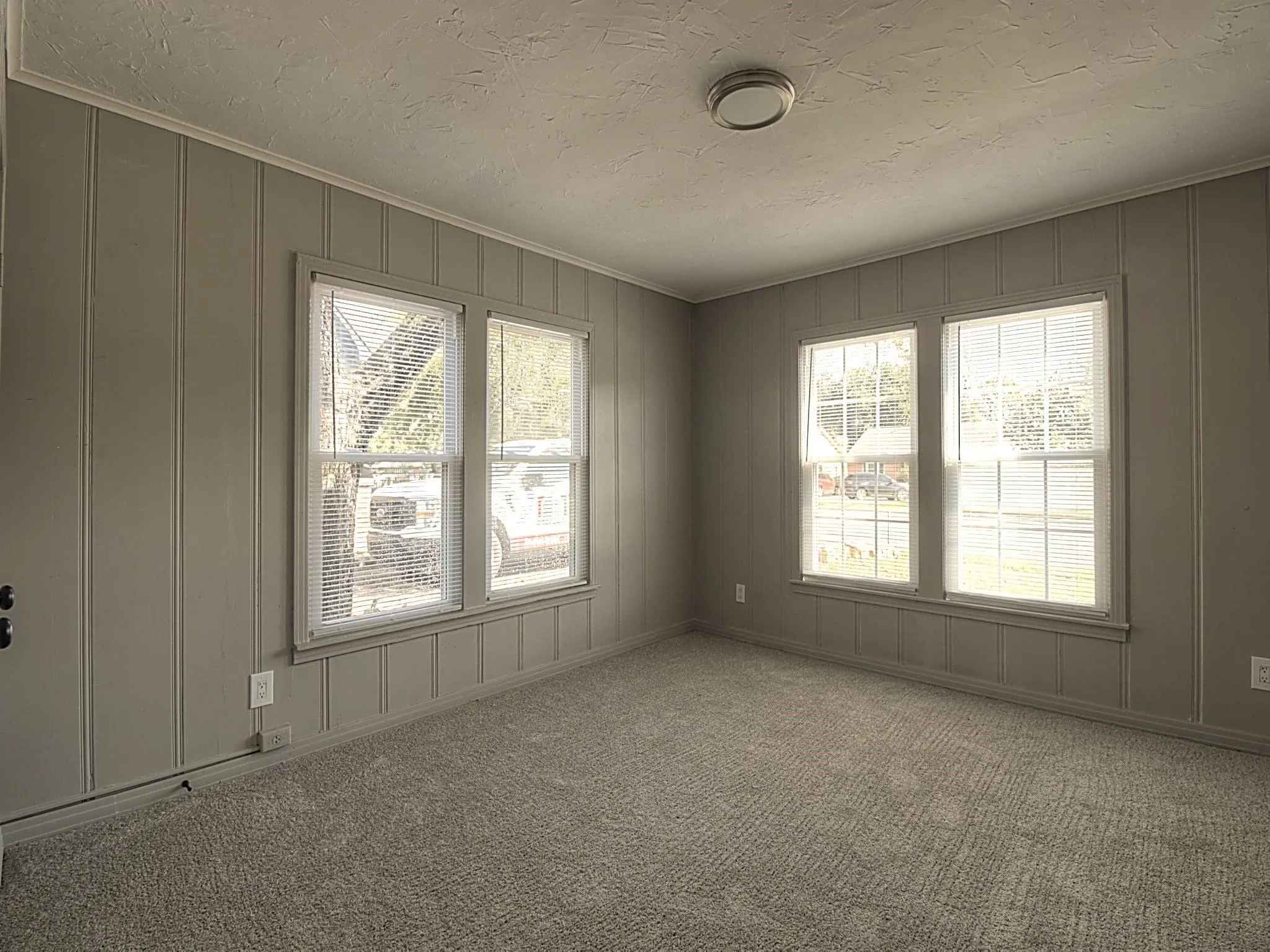 Single Family Residence For Sale in Tarrant County , 1705 N Riverside Drive B, Fort Worth, Texas 76111, 4 Bedroom, 3 Bathroom, 1 Garage spaces, 1,229 Sqft, built in 1947, mls#21397208, Real Estate Agent in Fort Worth, Homes For Sale in Tarrant county, Homes For Sale in Fort Worth, Realtor in Fort Worth Texas, Real Estate Brokerage Independent Realty Texas, Luminita Cordes Realtor