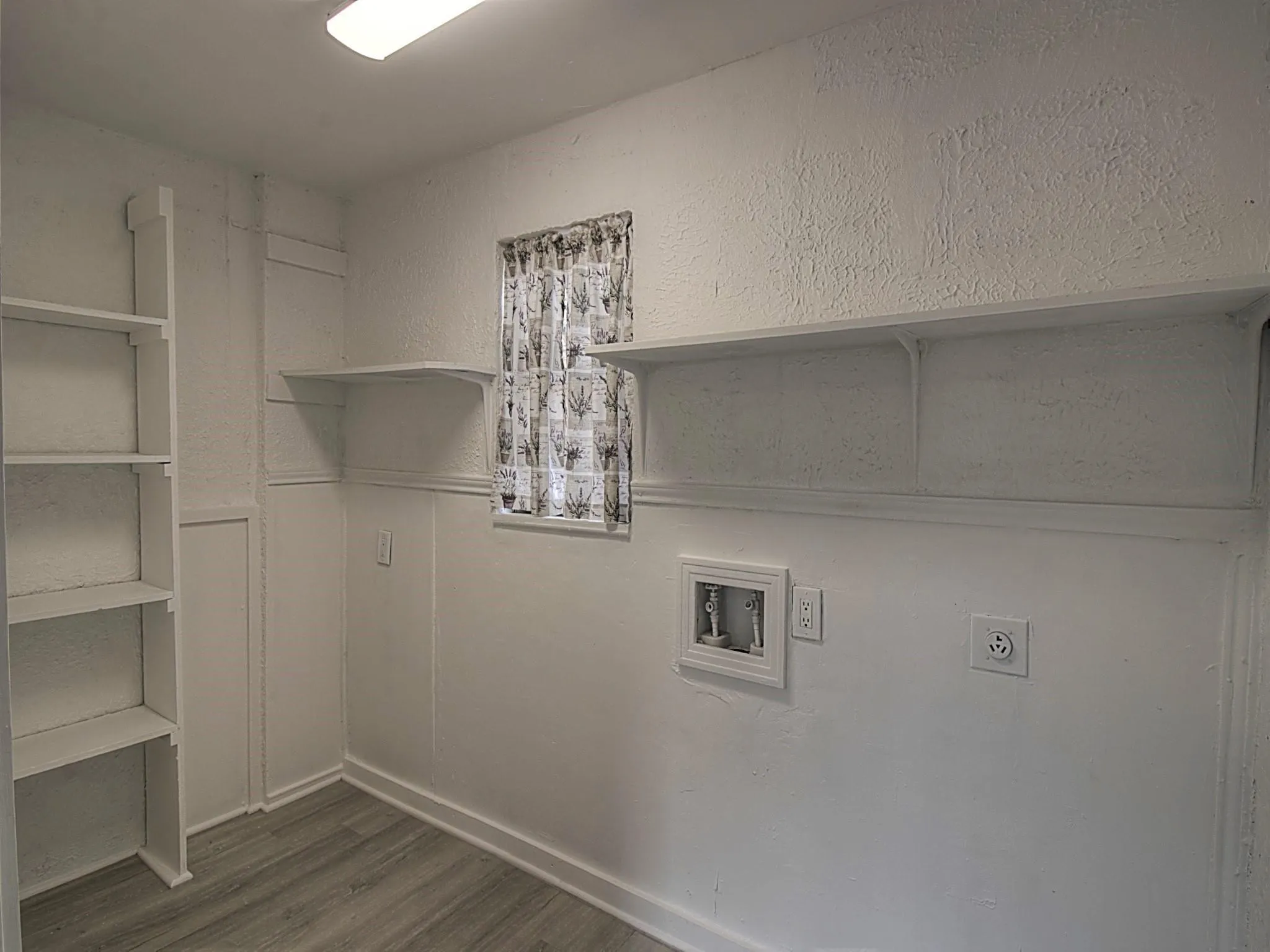 Single Family Residence For Sale in Tarrant County , 1705 N Riverside Drive B, Fort Worth, Texas 76111, 4 Bedroom, 3 Bathroom, 1 Garage spaces, 1,229 Sqft, built in 1947, mls#21397208, Real Estate Agent in Fort Worth, Homes For Sale in Tarrant county, Homes For Sale in Fort Worth, Realtor in Fort Worth Texas, Real Estate Brokerage Independent Realty Texas, Luminita Cordes Realtor