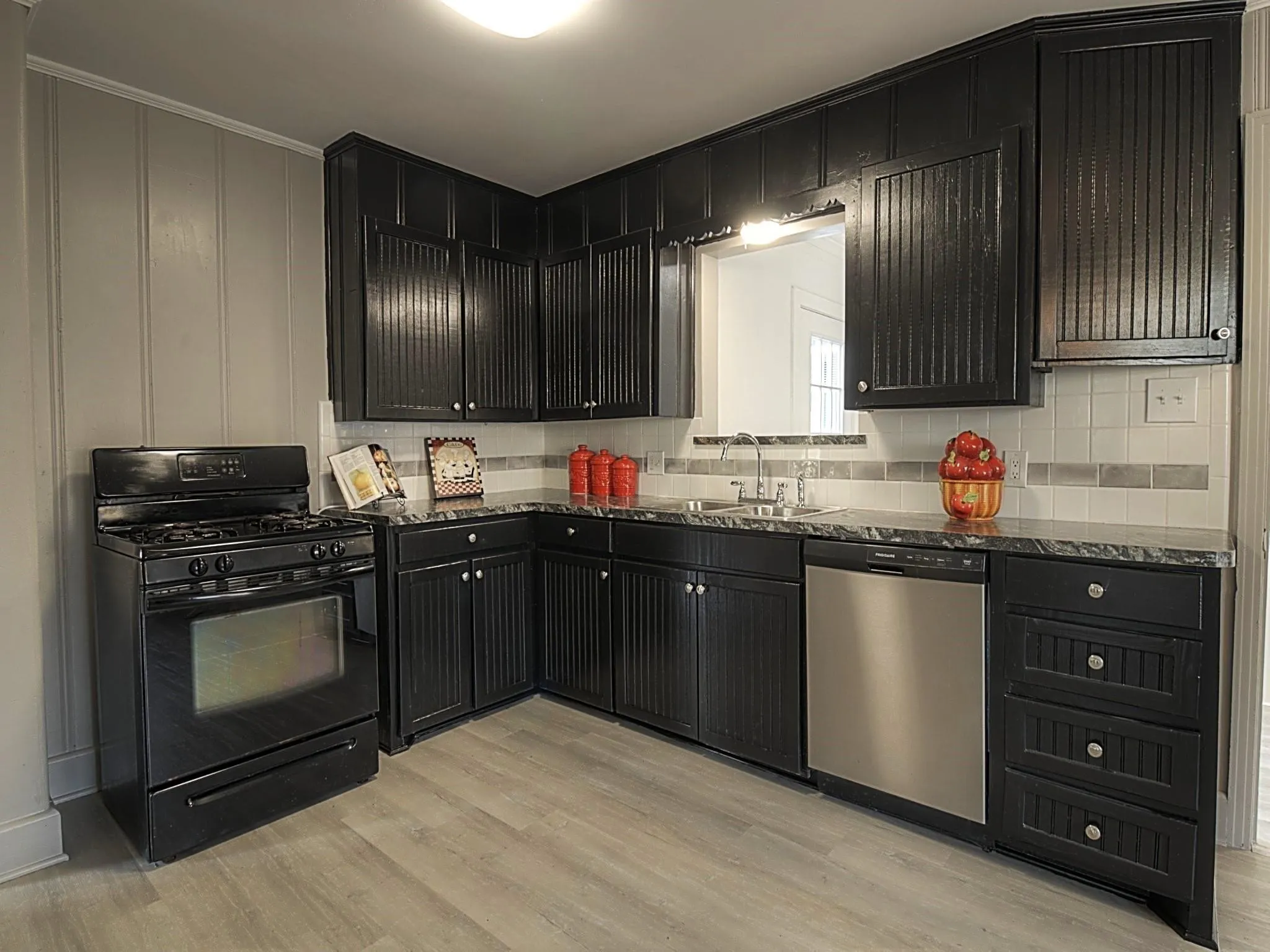 Single Family Residence For Sale in Tarrant County , 1705 N Riverside Drive B, Fort Worth, Texas 76111, 4 Bedroom, 3 Bathroom, 1 Garage spaces, 1,229 Sqft, built in 1947, mls#21397208, Real Estate Agent in Fort Worth, Homes For Sale in Tarrant county, Homes For Sale in Fort Worth, Realtor in Fort Worth Texas, Real Estate Brokerage Independent Realty Texas, Luminita Cordes Realtor