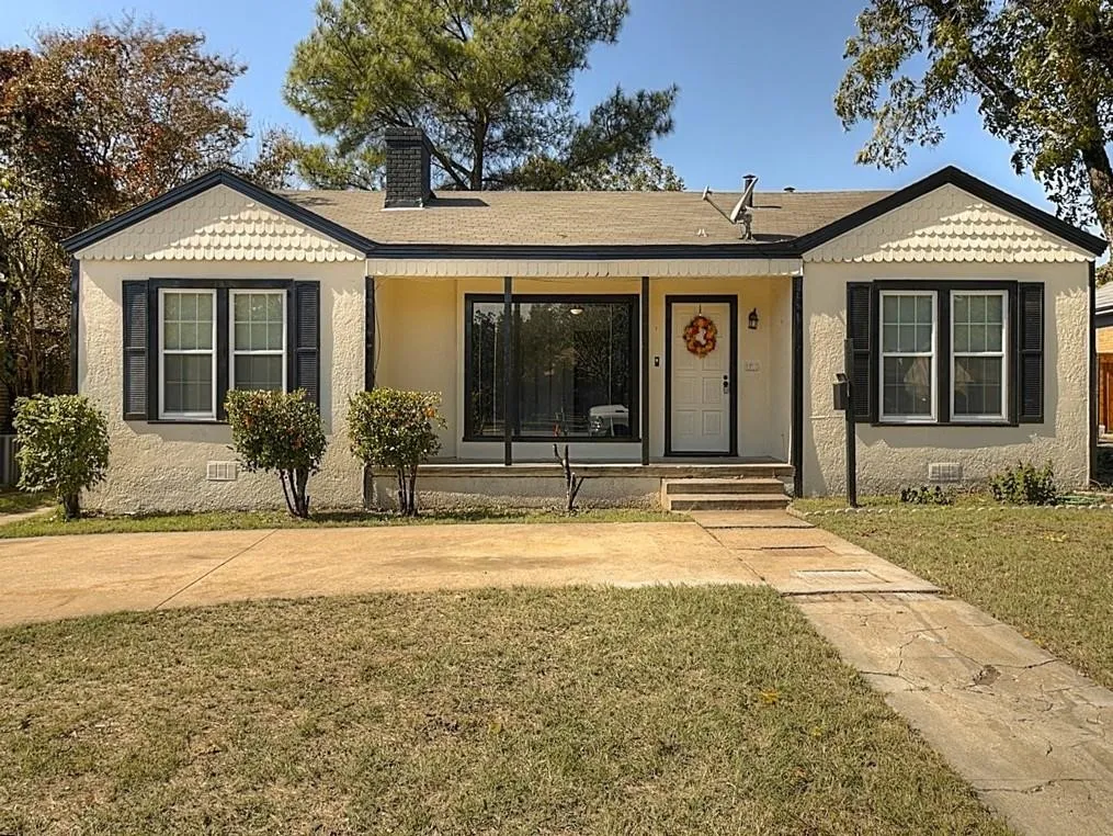 Single Family Residence For Sale in Tarrant County , 1705 N Riverside Drive B, Fort Worth, Texas 76111, 4 Bedroom, 3 Bathroom, 1 Garage spaces, 1,229 Sqft, built in 1947, mls#21397208, Real Estate Agent in Fort Worth, Homes For Sale in Tarrant county, Homes For Sale in Fort Worth, Realtor in Fort Worth Texas, Real Estate Brokerage Independent Realty Texas, Luminita Cordes Realtor