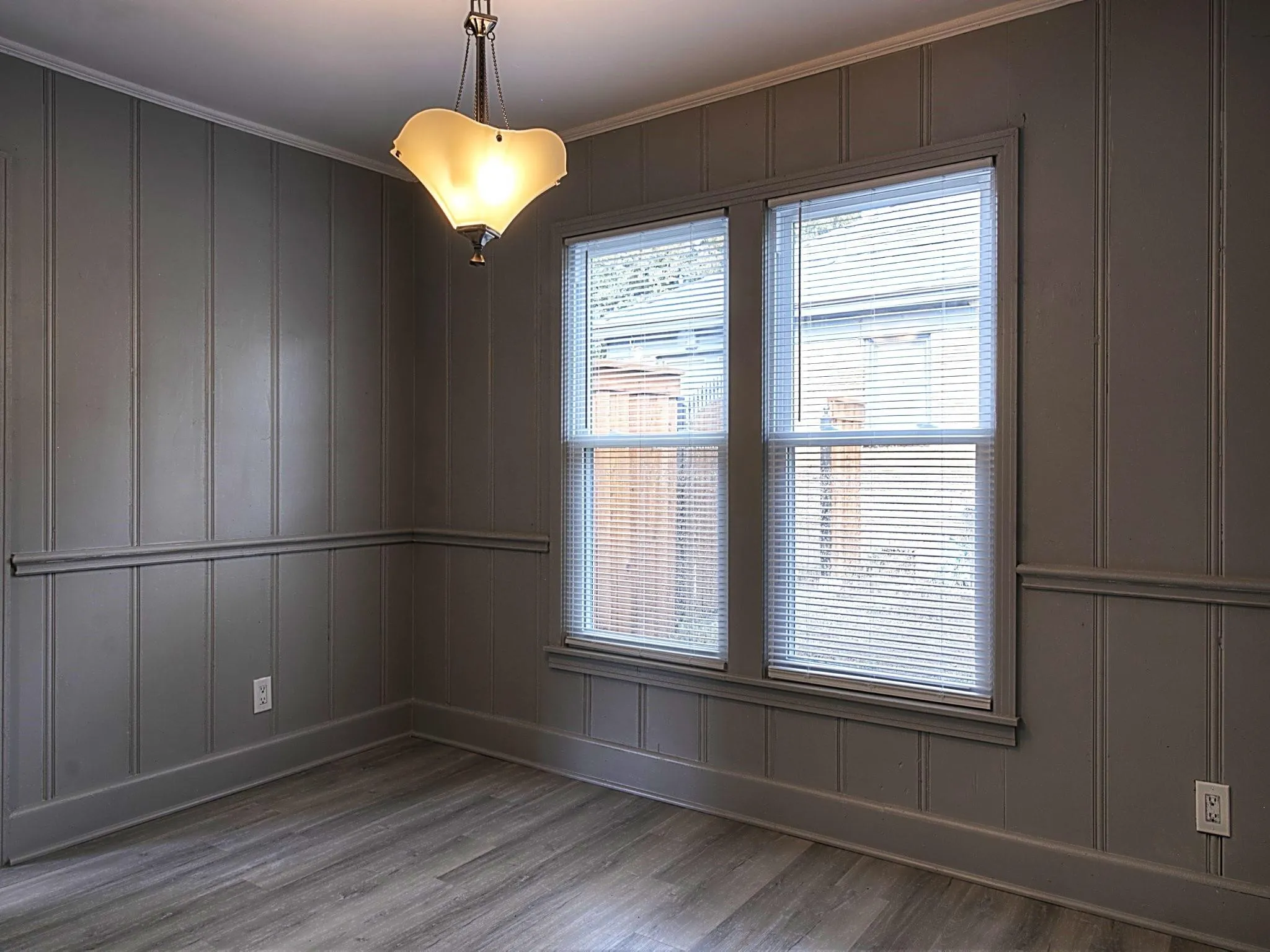 Single Family Residence For Sale in Tarrant County , 1705 N Riverside Drive B, Fort Worth, Texas 76111, 4 Bedroom, 3 Bathroom, 1 Garage spaces, 1,229 Sqft, built in 1947, mls#21397208, Real Estate Agent in Fort Worth, Homes For Sale in Tarrant county, Homes For Sale in Fort Worth, Realtor in Fort Worth Texas, Real Estate Brokerage Independent Realty Texas, Luminita Cordes Realtor