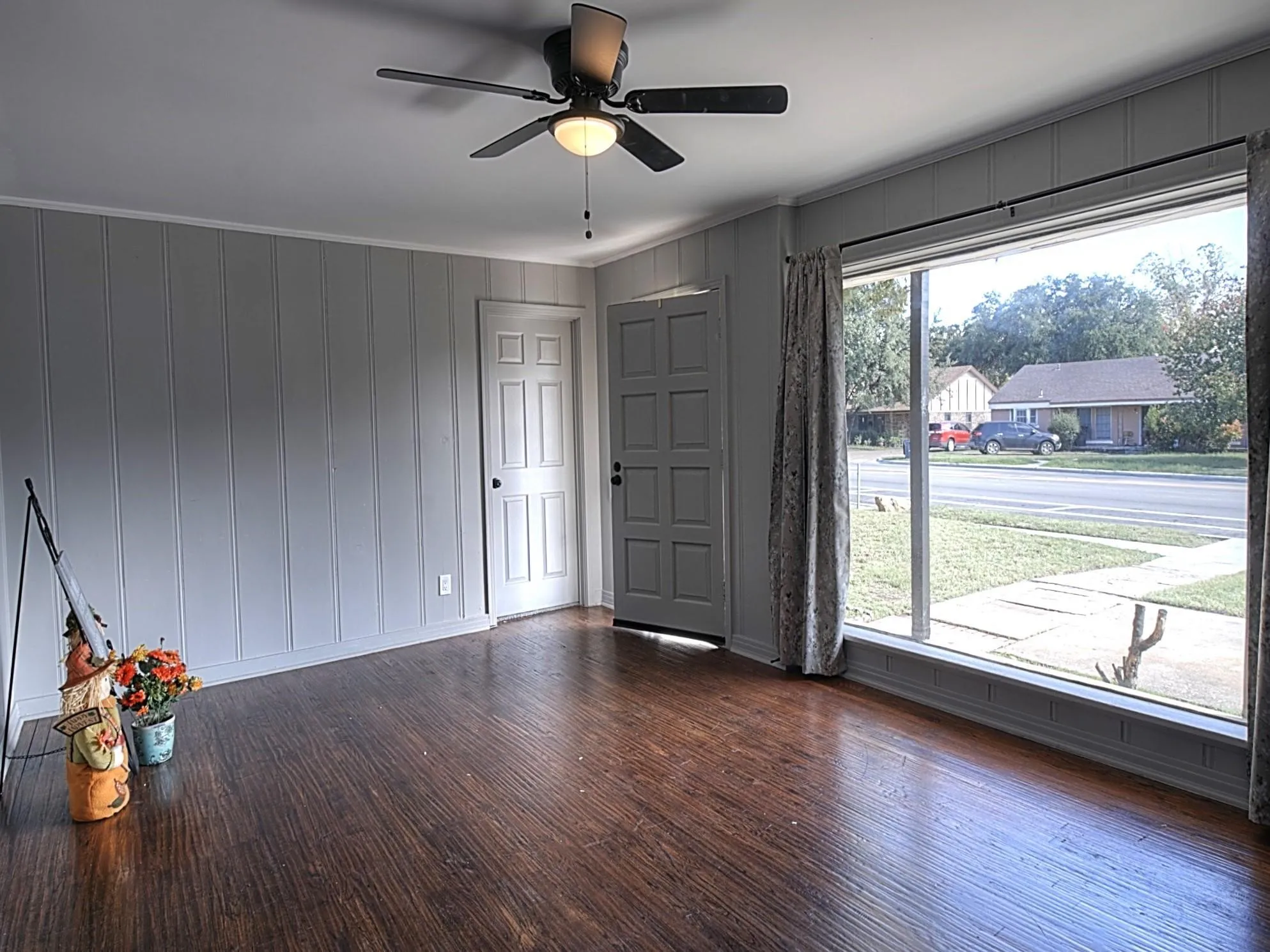 Single Family Residence For Sale in Tarrant County , 1705 N Riverside Drive B, Fort Worth, Texas 76111, 4 Bedroom, 3 Bathroom, 1 Garage spaces, 1,229 Sqft, built in 1947, mls#21397208, Real Estate Agent in Fort Worth, Homes For Sale in Tarrant county, Homes For Sale in Fort Worth, Realtor in Fort Worth Texas, Real Estate Brokerage Independent Realty Texas, Luminita Cordes Realtor