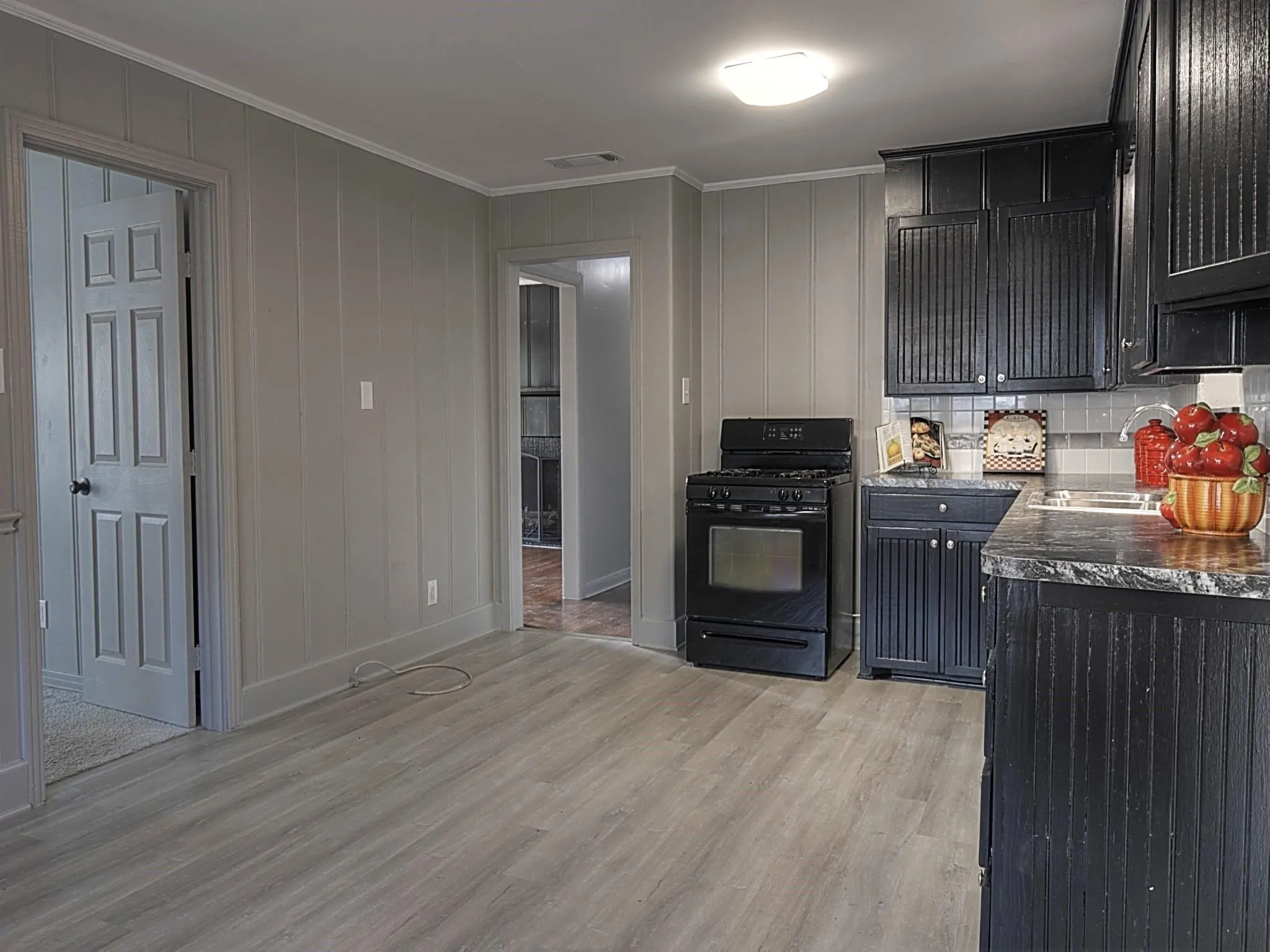 Single Family Residence For Sale in Tarrant County , 1705 N Riverside Drive B, Fort Worth, Texas 76111, 4 Bedroom, 3 Bathroom, 1 Garage spaces, 1,229 Sqft, built in 1947, mls#21397208, Real Estate Agent in Fort Worth, Homes For Sale in Tarrant county, Homes For Sale in Fort Worth, Realtor in Fort Worth Texas, Real Estate Brokerage Independent Realty Texas, Luminita Cordes Realtor