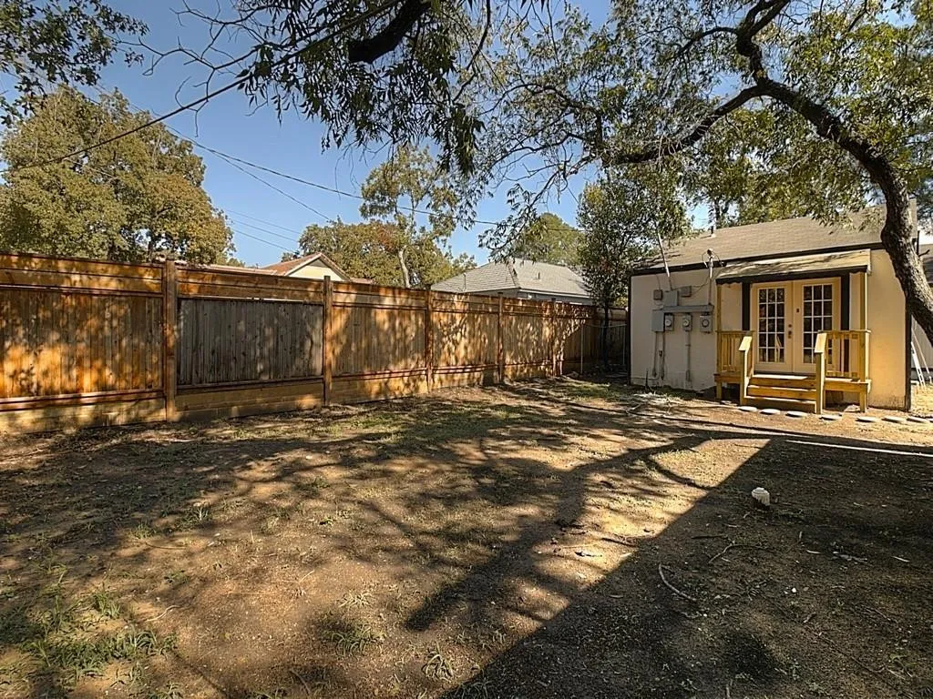 Single Family Residence For Sale in Tarrant County , 1705 N Riverside Drive B, Fort Worth, Texas 76111, 4 Bedroom, 3 Bathroom, 1 Garage spaces, 1,229 Sqft, built in 1947, mls#21397208, Real Estate Agent in Fort Worth, Homes For Sale in Tarrant county, Homes For Sale in Fort Worth, Realtor in Fort Worth Texas, Real Estate Brokerage Independent Realty Texas, Luminita Cordes Realtor
