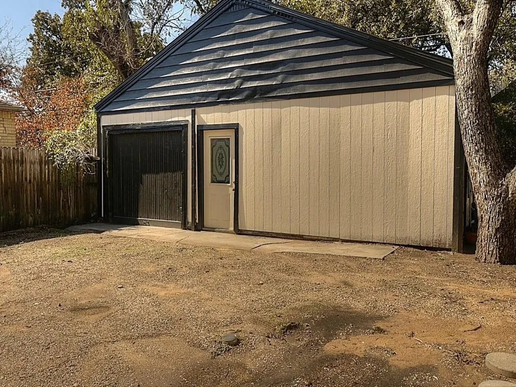 Single Family Residence For Sale in Tarrant County , 1705 N Riverside Drive B, Fort Worth, Texas 76111, 4 Bedroom, 3 Bathroom, 1 Garage spaces, 1,229 Sqft, built in 1947, mls#21397208, Real Estate Agent in Fort Worth, Homes For Sale in Tarrant county, Homes For Sale in Fort Worth, Realtor in Fort Worth Texas, Real Estate Brokerage Independent Realty Texas, Luminita Cordes Realtor