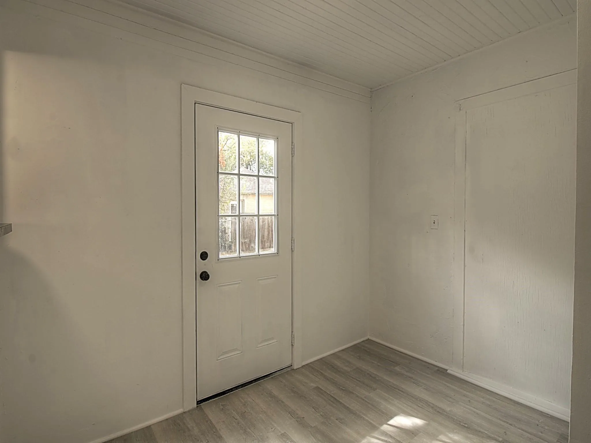 Single Family Residence For Sale in Tarrant County , 1705 N Riverside Drive B, Fort Worth, Texas 76111, 4 Bedroom, 3 Bathroom, 1 Garage spaces, 1,229 Sqft, built in 1947, mls#21397208, Real Estate Agent in Fort Worth, Homes For Sale in Tarrant county, Homes For Sale in Fort Worth, Realtor in Fort Worth Texas, Real Estate Brokerage Independent Realty Texas, Luminita Cordes Realtor