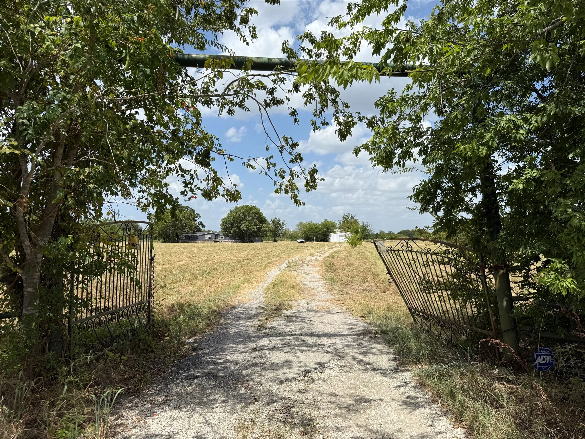 Manufactured Home For Rent in Hunt County , 3575 Fm 2101, Greenville, Texas 75402, 4 Bedroom, 2 Bathroom, 2 Garage spaces, 2,128 Sqft, built in 1999, mls#21397206, Real Estate Agent in Greenville, Homes For Rent in Hunt county, Homes For Rent in Greenville, Realtor in Greenville Texas, Real Estate Brokerage Independent Realty Texas, Luminita Cordes Realtor
