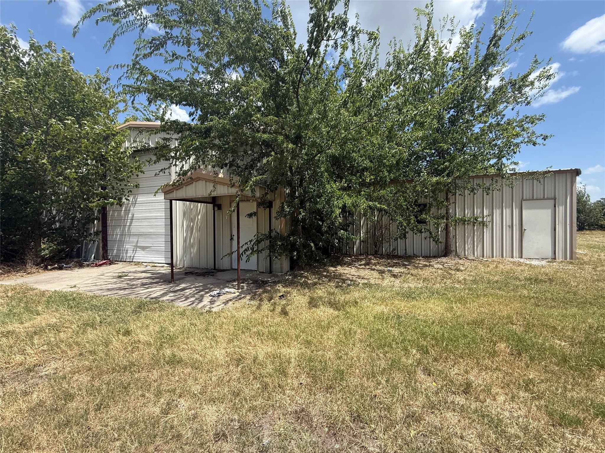Manufactured Home For Rent in Hunt County , 3575 Fm 2101, Greenville, Texas 75402, 4 Bedroom, 2 Bathroom, 2 Garage spaces, 2,128 Sqft, built in 1999, mls#21397206, Real Estate Agent in Greenville, Homes For Rent in Hunt county, Homes For Rent in Greenville, Realtor in Greenville Texas, Real Estate Brokerage Independent Realty Texas, Luminita Cordes Realtor