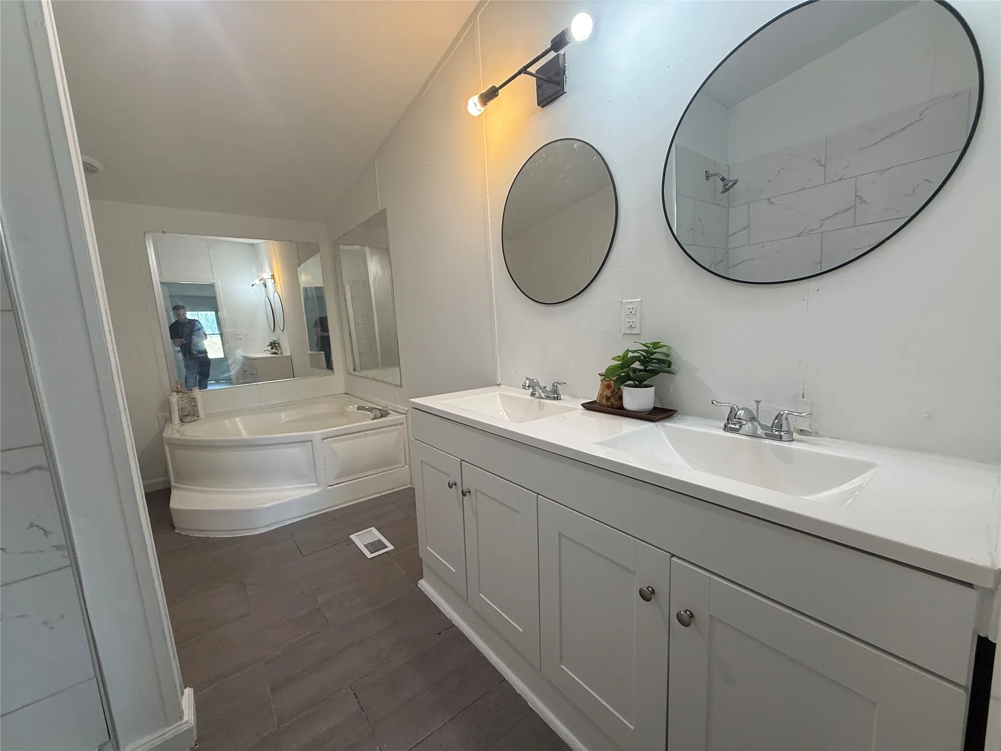 Manufactured Home For Rent in Hunt County , 3575 Fm 2101, Greenville, Texas 75402, 4 Bedroom, 2 Bathroom, 2 Garage spaces, 2,128 Sqft, built in 1999, mls#21397206, Real Estate Agent in Greenville, Homes For Rent in Hunt county, Homes For Rent in Greenville, Realtor in Greenville Texas, Real Estate Brokerage Independent Realty Texas, Luminita Cordes Realtor