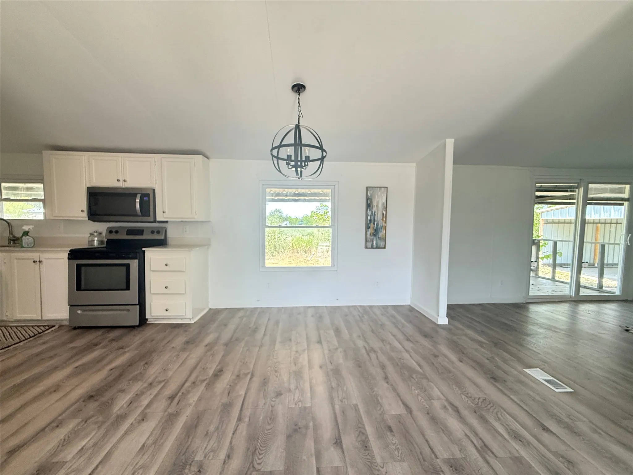 Manufactured Home For Rent in Hunt County , 3575 Fm 2101, Greenville, Texas 75402, 4 Bedroom, 2 Bathroom, 2 Garage spaces, 2,128 Sqft, built in 1999, mls#21397206, Real Estate Agent in Greenville, Homes For Rent in Hunt county, Homes For Rent in Greenville, Realtor in Greenville Texas, Real Estate Brokerage Independent Realty Texas, Luminita Cordes Realtor