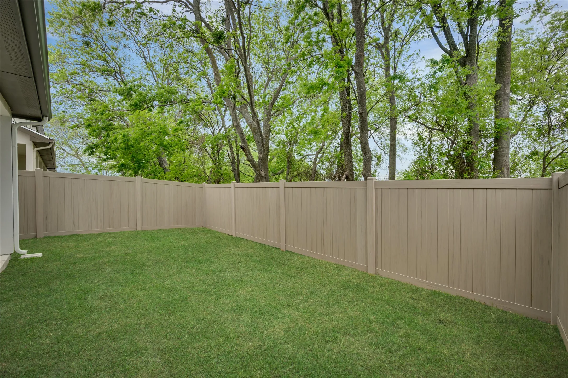 Duplex For Rent in Collin County , 8612 Chateau Avenue, Mc Kinney, Texas 75071, 4 Bedroom, 5 Bathroom, 1 Garage spaces, 2,726 Sqft, built in 2021, mls#21397213, Real Estate Agent in Mc Kinney, Homes For Rent in Collin county, Homes For Rent in Mc Kinney, Realtor in Mc Kinney Texas, Real Estate Brokerage Independent Realty Texas, Luminita Cordes Realtor