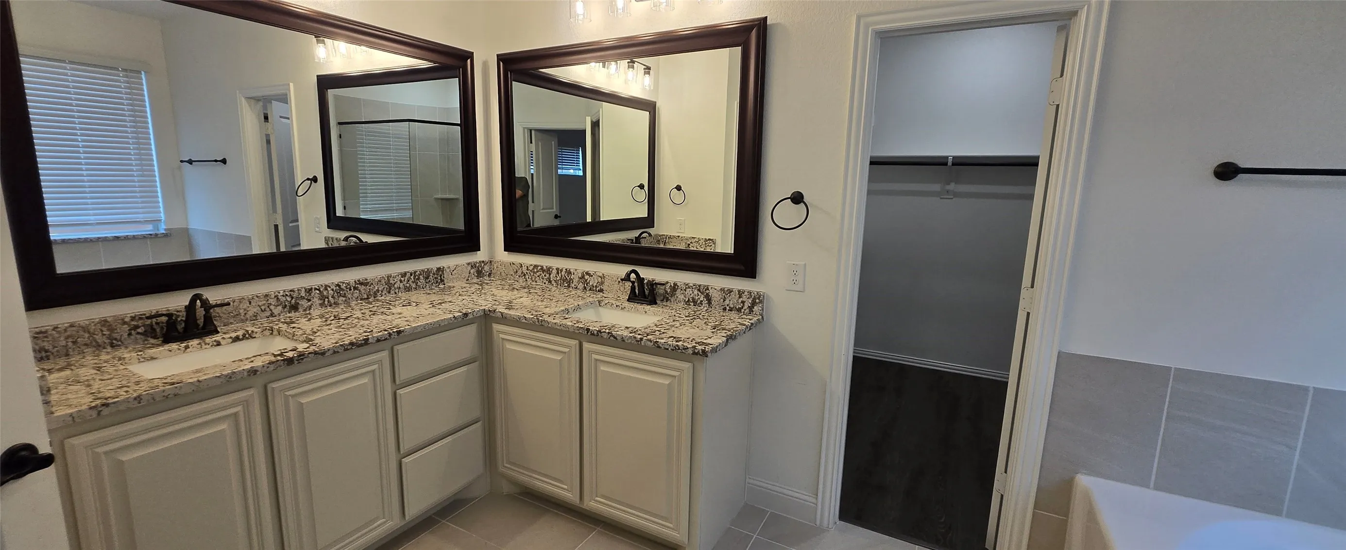 Single Family Residence For Rent in Tarrant County , 9104 Rock Nettle Drive, Fort Worth, Texas 76131, 4 Bedroom, 4 Bathroom, 2 Garage spaces, 3,055 Sqft, built in 2023, mls#21397215, Real Estate Agent in Fort Worth, Homes For Rent in Tarrant county, Homes For Rent in Fort Worth, Realtor in Fort Worth Texas, Real Estate Brokerage Independent Realty Texas, Luminita Cordes Realtor