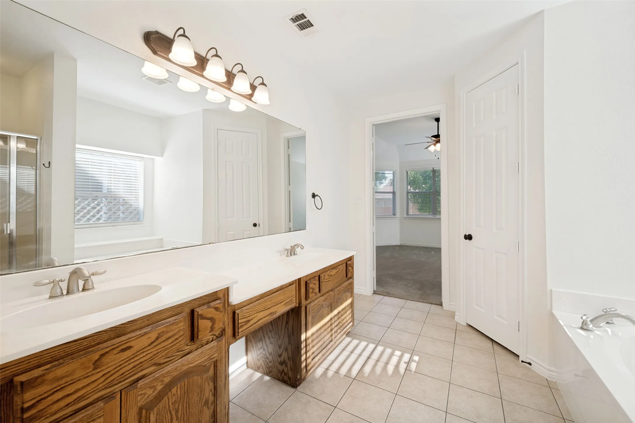 Single Family Residence For Rent in Denton County , 3132 Somerset Lane, Frisco, Texas 75033, 3 Bedroom, 2 Bathroom, 2 Garage spaces, 1,873 Sqft, built in 2004, mls#21397216, Real Estate Agent in Frisco, Homes For Rent in Denton county, Homes For Rent in Frisco, Realtor in Frisco Texas, Real Estate Brokerage Independent Realty Texas, Luminita Cordes Realtor