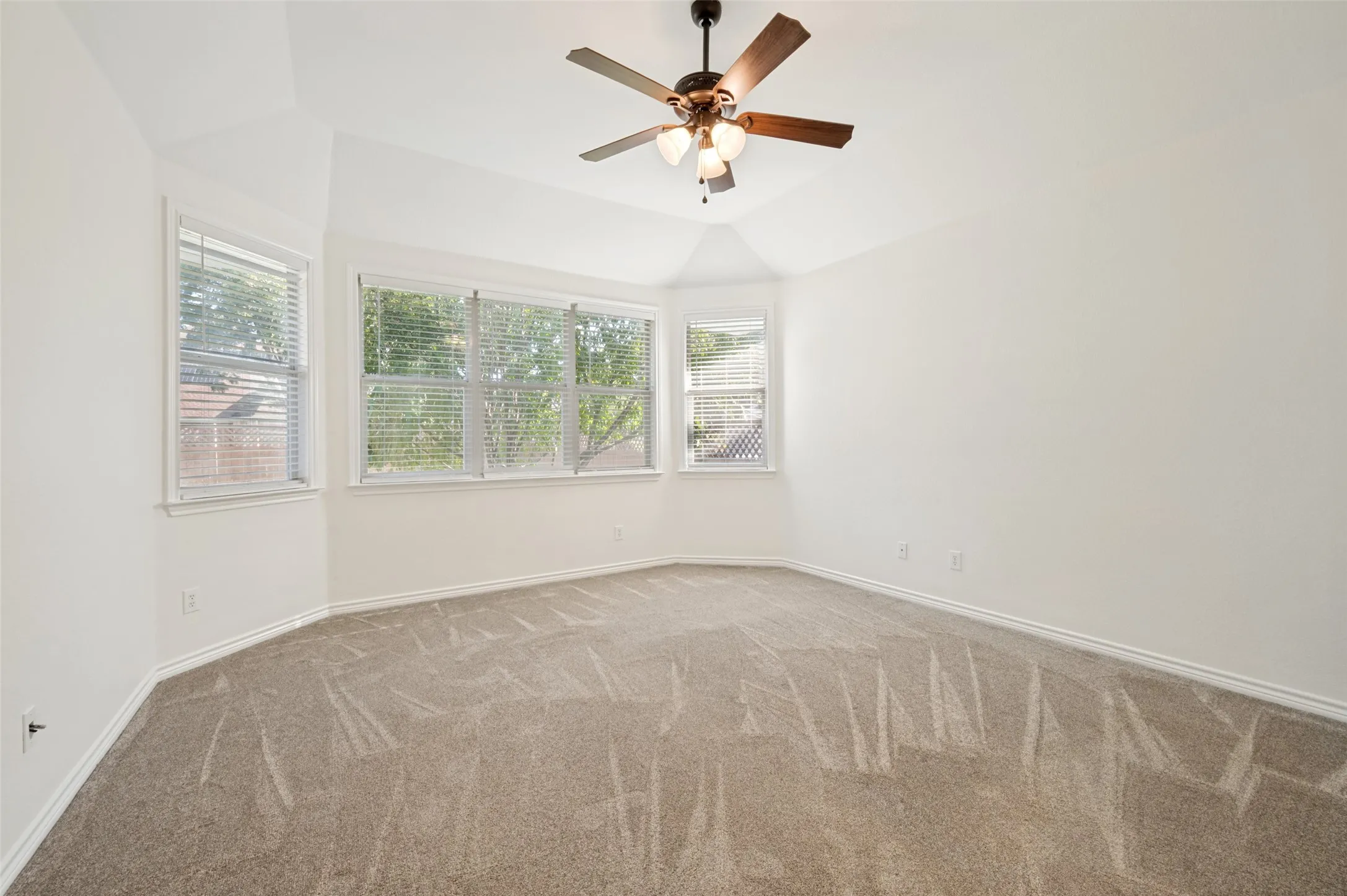 Single Family Residence For Rent in Denton County , 3132 Somerset Lane, Frisco, Texas 75033, 3 Bedroom, 2 Bathroom, 2 Garage spaces, 1,873 Sqft, built in 2004, mls#21397216, Real Estate Agent in Frisco, Homes For Rent in Denton county, Homes For Rent in Frisco, Realtor in Frisco Texas, Real Estate Brokerage Independent Realty Texas, Luminita Cordes Realtor