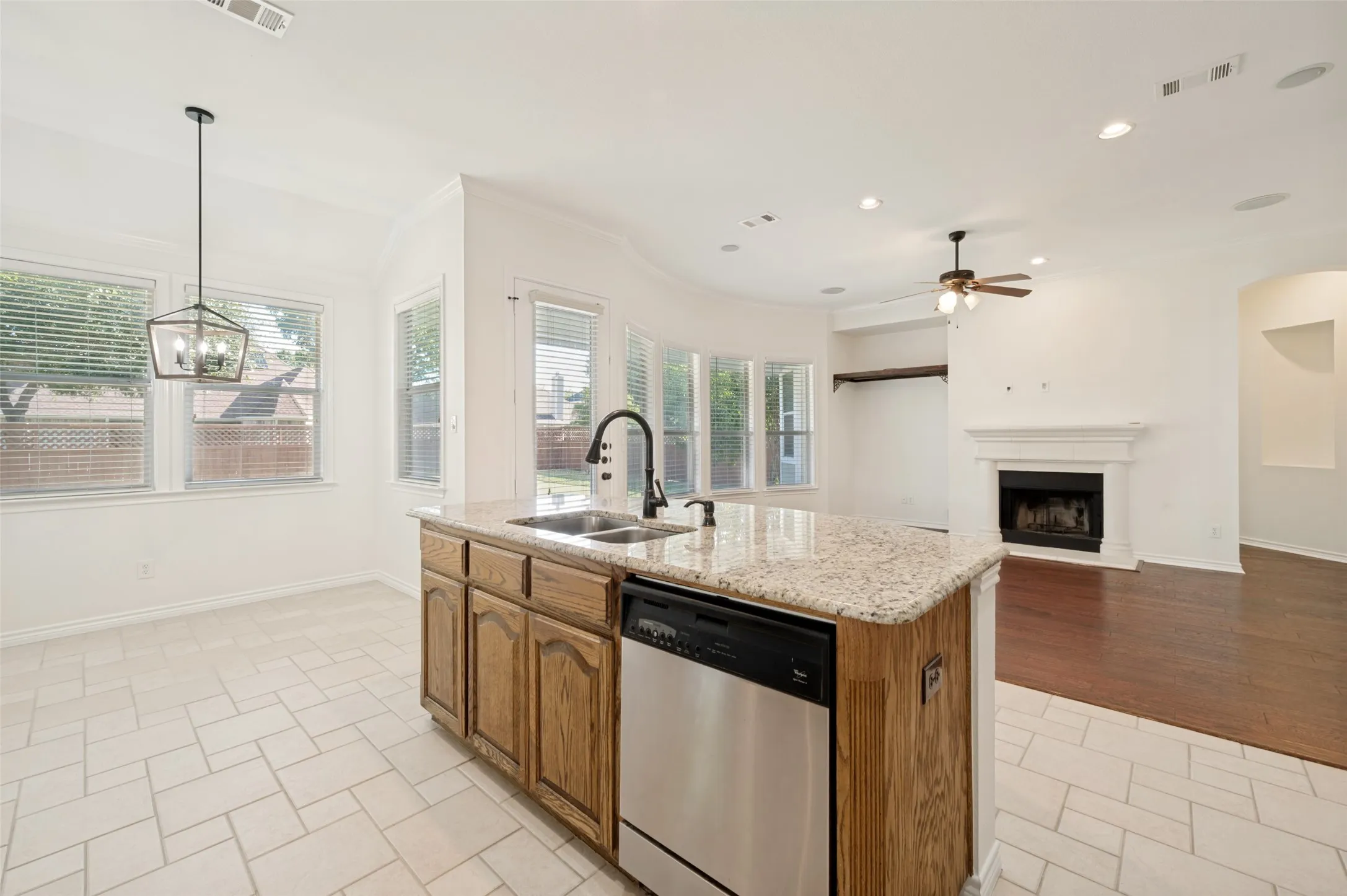 Single Family Residence For Rent in Denton County , 3132 Somerset Lane, Frisco, Texas 75033, 3 Bedroom, 2 Bathroom, 2 Garage spaces, 1,873 Sqft, built in 2004, mls#21397216, Real Estate Agent in Frisco, Homes For Rent in Denton county, Homes For Rent in Frisco, Realtor in Frisco Texas, Real Estate Brokerage Independent Realty Texas, Luminita Cordes Realtor