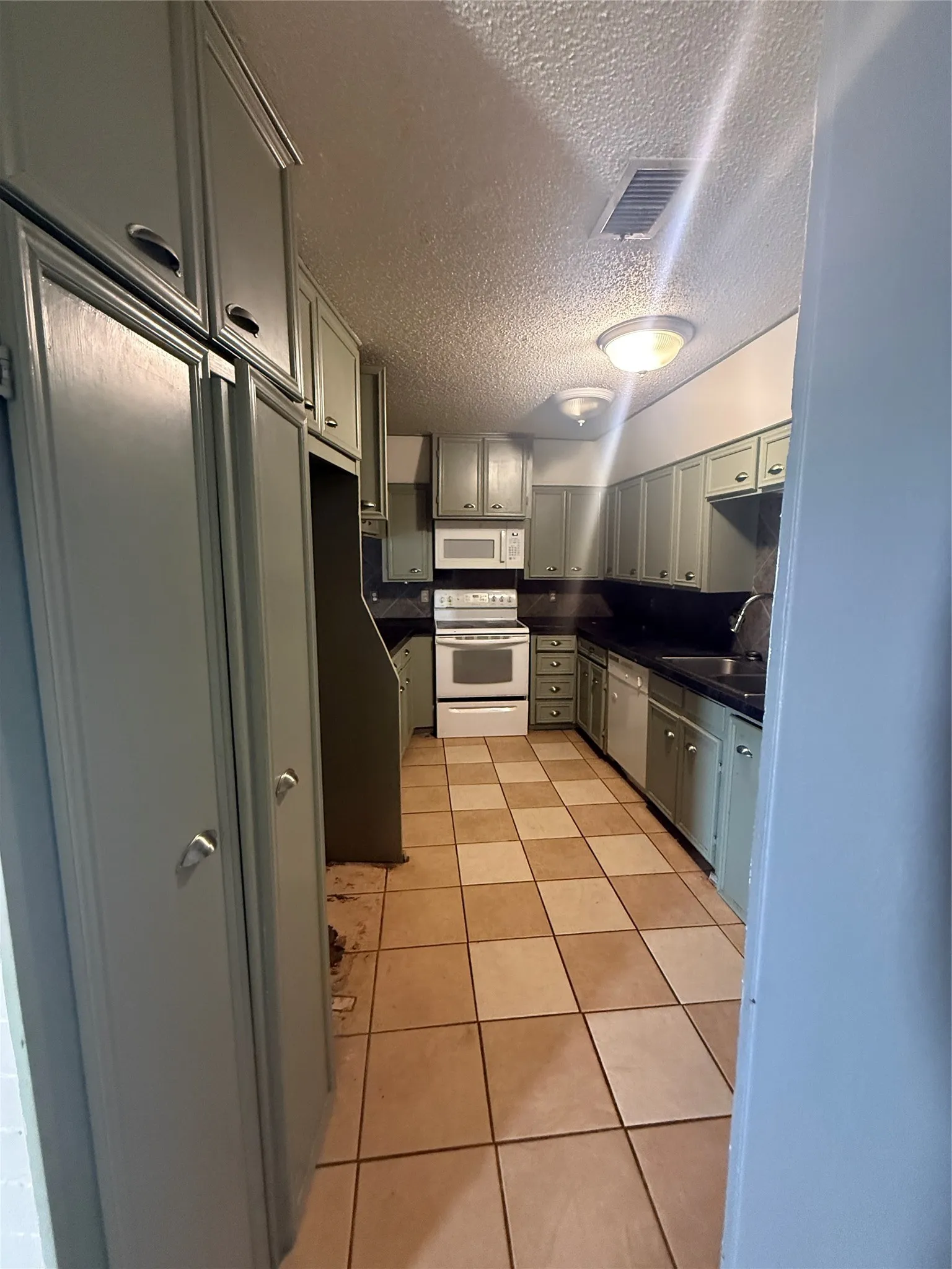 Condominium For Sale in Taylor County , 4511 N 2nd Street, Abilene, Texas 79603, 2 Bedroom, 2 Bathroom, 1 Garage spaces, 1,760 Sqft, built in 1964, mls#21396991, Real Estate Agent in Abilene, Homes For Sale in Taylor county, Homes For Sale in Abilene, Realtor in Abilene Texas, Real Estate Brokerage Independent Realty Texas, Luminita Cordes Realtor