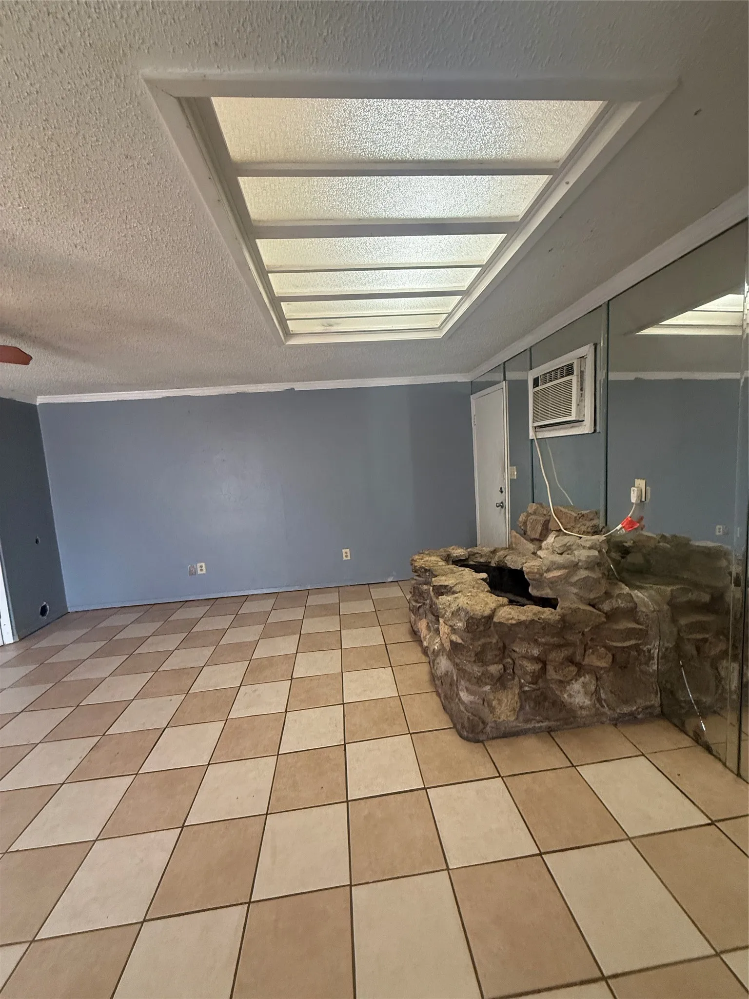 Condominium For Sale in Taylor County , 4511 N 2nd Street, Abilene, Texas 79603, 2 Bedroom, 2 Bathroom, 1 Garage spaces, 1,760 Sqft, built in 1964, mls#21396991, Real Estate Agent in Abilene, Homes For Sale in Taylor county, Homes For Sale in Abilene, Realtor in Abilene Texas, Real Estate Brokerage Independent Realty Texas, Luminita Cordes Realtor