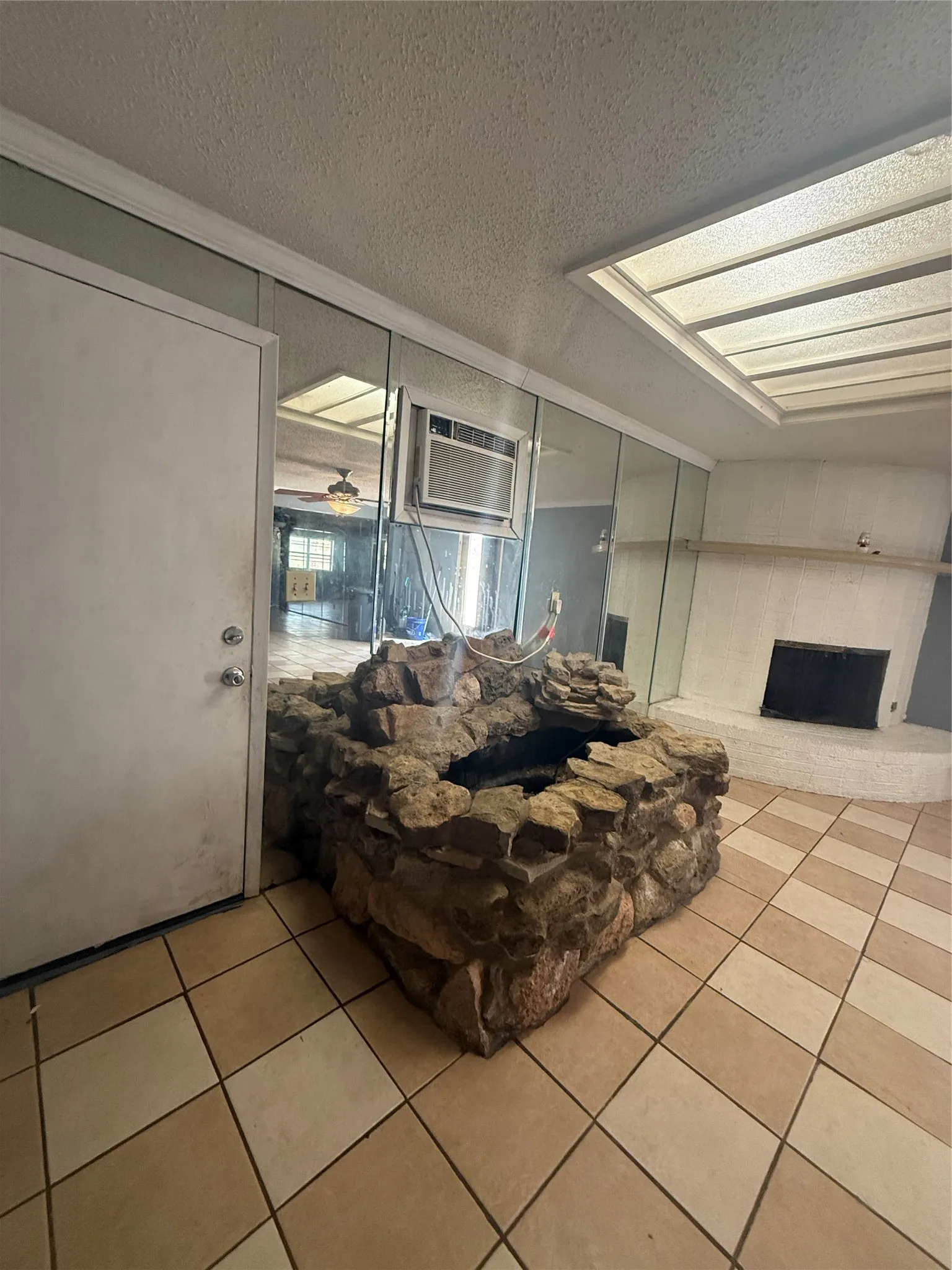 Condominium For Sale in Taylor County , 4511 N 2nd Street, Abilene, Texas 79603, 2 Bedroom, 2 Bathroom, 1 Garage spaces, 1,760 Sqft, built in 1964, mls#21396991, Real Estate Agent in Abilene, Homes For Sale in Taylor county, Homes For Sale in Abilene, Realtor in Abilene Texas, Real Estate Brokerage Independent Realty Texas, Luminita Cordes Realtor