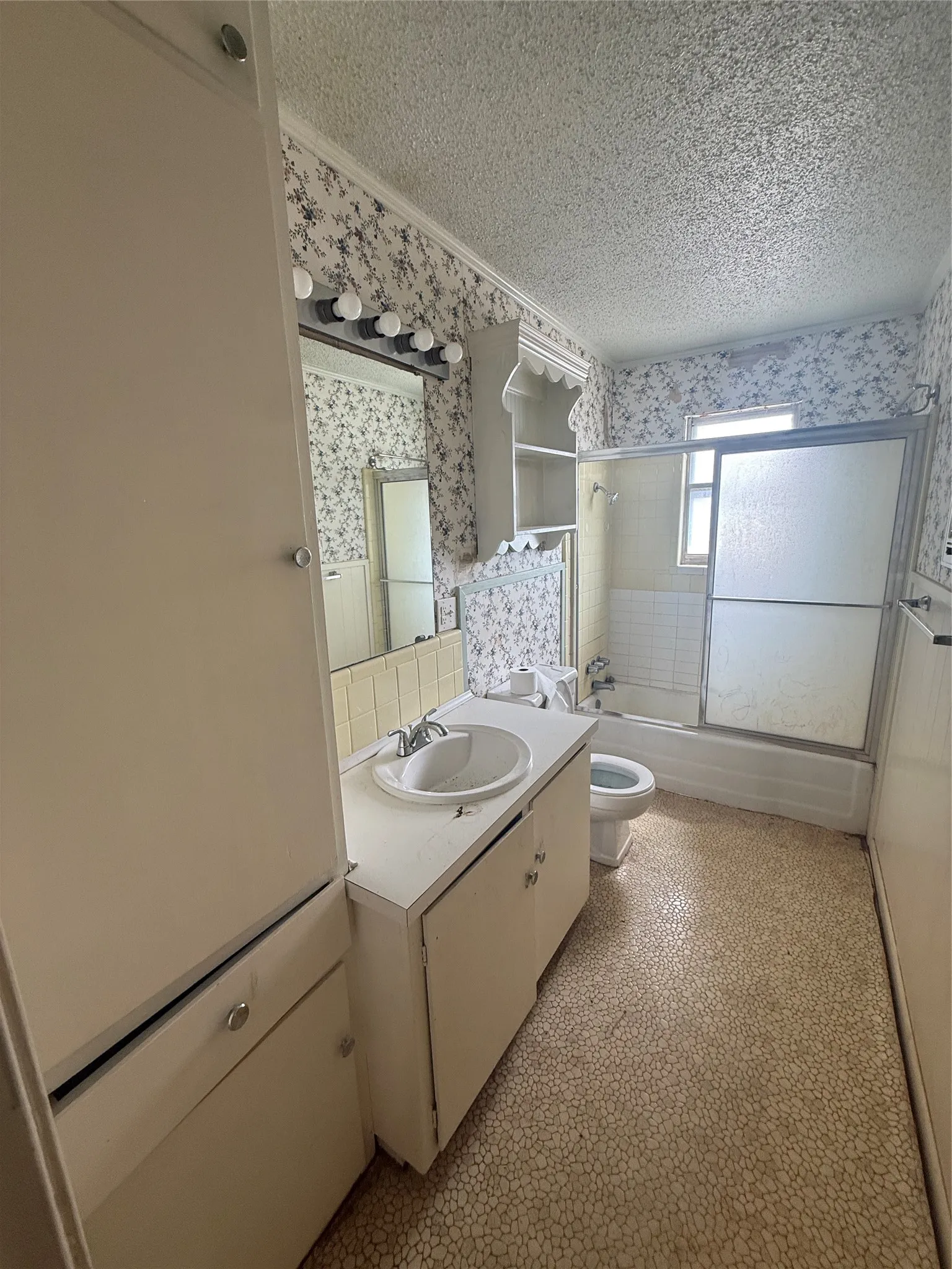 Condominium For Sale in Taylor County , 4511 N 2nd Street, Abilene, Texas 79603, 2 Bedroom, 2 Bathroom, 1 Garage spaces, 1,760 Sqft, built in 1964, mls#21396991, Real Estate Agent in Abilene, Homes For Sale in Taylor county, Homes For Sale in Abilene, Realtor in Abilene Texas, Real Estate Brokerage Independent Realty Texas, Luminita Cordes Realtor