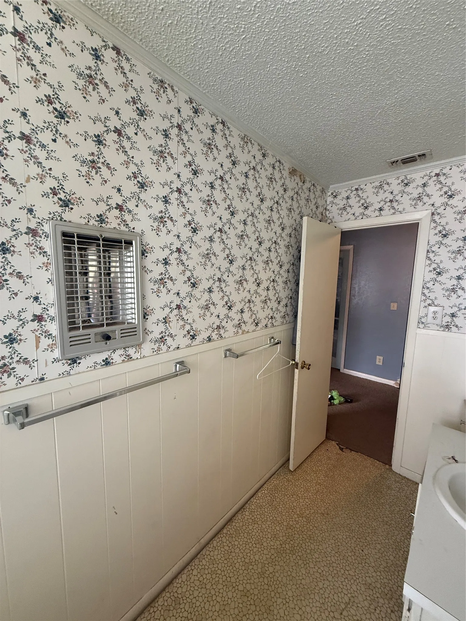 Condominium For Sale in Taylor County , 4511 N 2nd Street, Abilene, Texas 79603, 2 Bedroom, 2 Bathroom, 1 Garage spaces, 1,760 Sqft, built in 1964, mls#21396991, Real Estate Agent in Abilene, Homes For Sale in Taylor county, Homes For Sale in Abilene, Realtor in Abilene Texas, Real Estate Brokerage Independent Realty Texas, Luminita Cordes Realtor