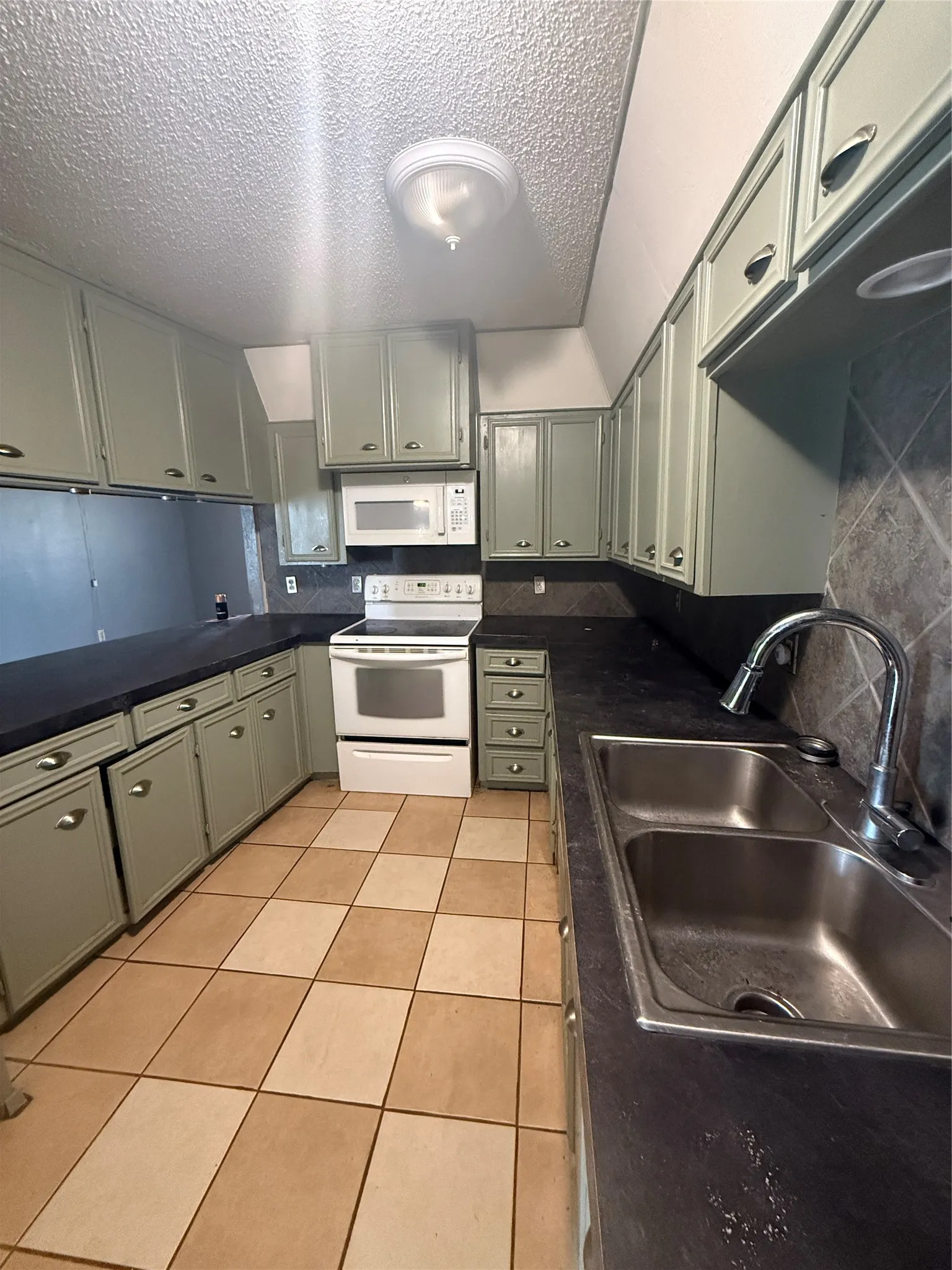 Condominium For Sale in Taylor County , 4511 N 2nd Street, Abilene, Texas 79603, 2 Bedroom, 2 Bathroom, 1 Garage spaces, 1,760 Sqft, built in 1964, mls#21396991, Real Estate Agent in Abilene, Homes For Sale in Taylor county, Homes For Sale in Abilene, Realtor in Abilene Texas, Real Estate Brokerage Independent Realty Texas, Luminita Cordes Realtor