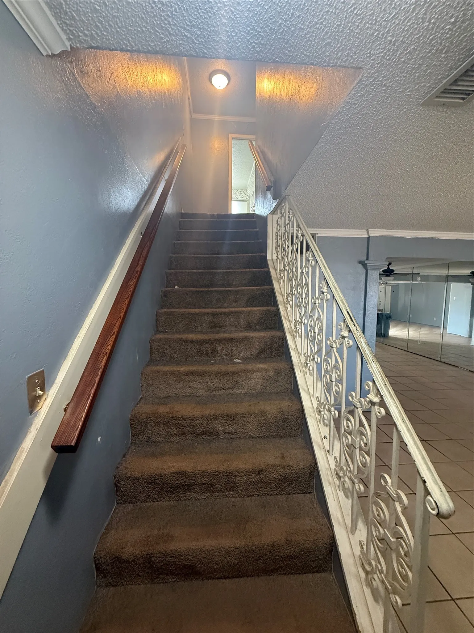 Let's go upstairs!