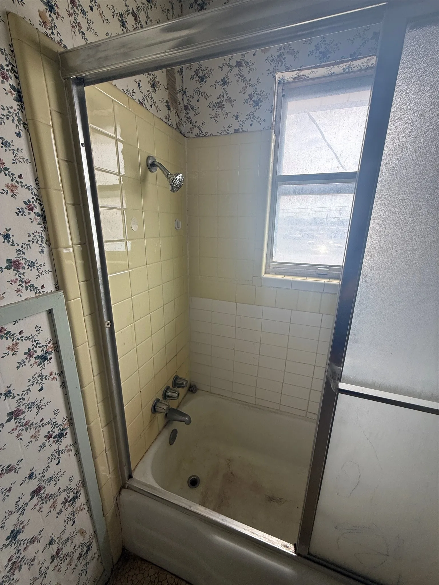 Condominium For Sale in Taylor County , 4511 N 2nd Street, Abilene, Texas 79603, 2 Bedroom, 2 Bathroom, 1 Garage spaces, 1,760 Sqft, built in 1964, mls#21396991, Real Estate Agent in Abilene, Homes For Sale in Taylor county, Homes For Sale in Abilene, Realtor in Abilene Texas, Real Estate Brokerage Independent Realty Texas, Luminita Cordes Realtor