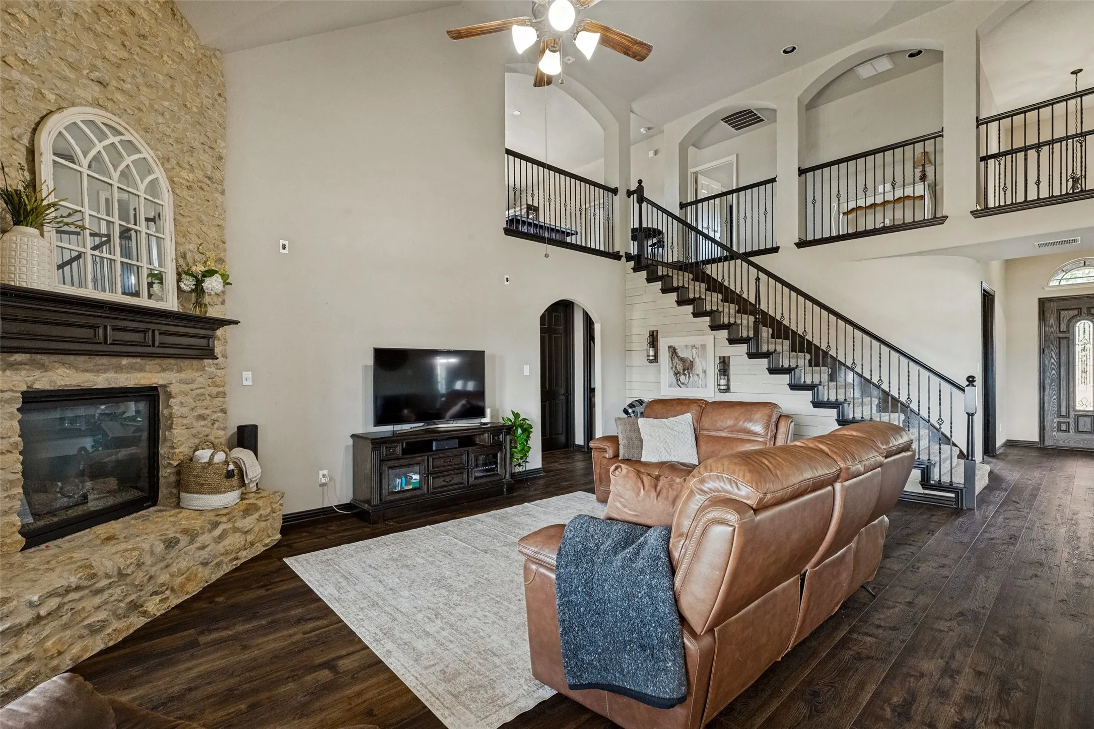 Single Family Residence For Sale in Denton County , 195 Las Colinas Trail, Cross Roads, Texas 76227, 5 Bedroom, 4 Bathroom, 3 Garage spaces, 4,237 Sqft, built in 2014, mls#21397157, Real Estate Agent in Cross Roads, Homes For Sale in Denton county, Homes For Sale in Cross Roads, Realtor in Cross Roads Texas, Real Estate Brokerage Independent Realty Texas, Luminita Cordes Realtor