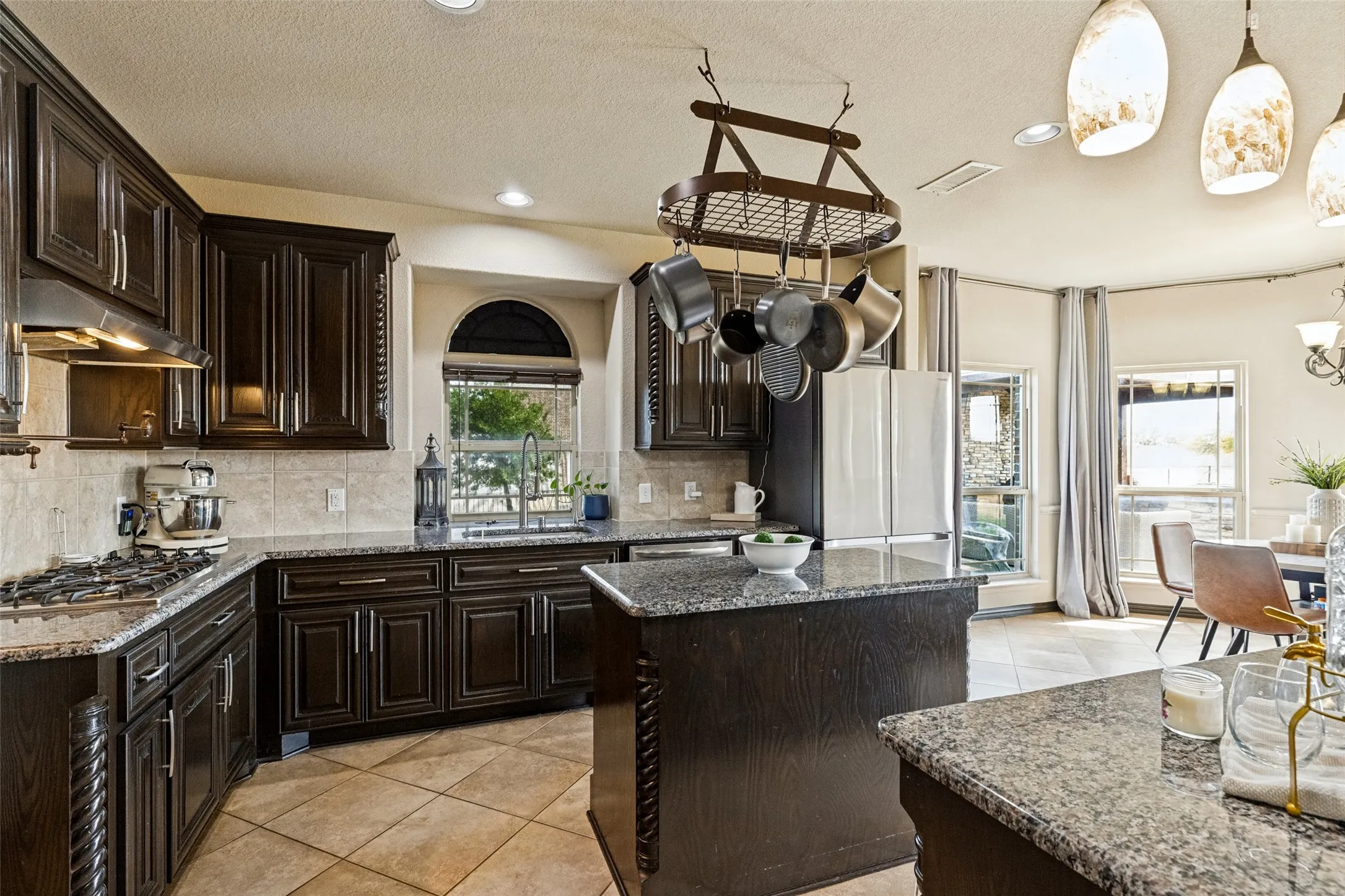 Single Family Residence For Sale in Denton County , 195 Las Colinas Trail, Cross Roads, Texas 76227, 5 Bedroom, 4 Bathroom, 3 Garage spaces, 4,237 Sqft, built in 2014, mls#21397157, Real Estate Agent in Cross Roads, Homes For Sale in Denton county, Homes For Sale in Cross Roads, Realtor in Cross Roads Texas, Real Estate Brokerage Independent Realty Texas, Luminita Cordes Realtor
