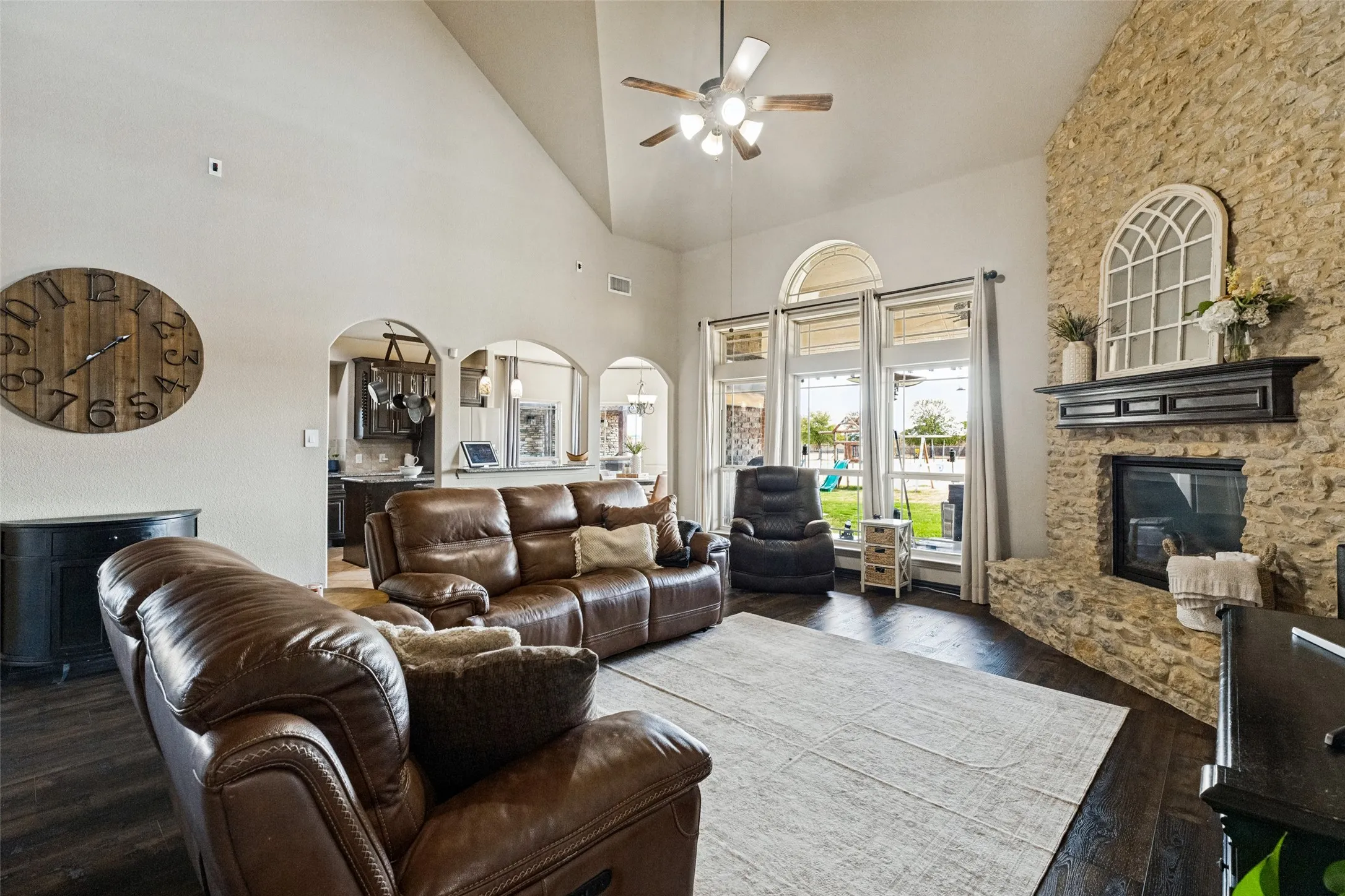 Single Family Residence For Sale in Denton County , 195 Las Colinas Trail, Cross Roads, Texas 76227, 5 Bedroom, 4 Bathroom, 3 Garage spaces, 4,237 Sqft, built in 2014, mls#21397157, Real Estate Agent in Cross Roads, Homes For Sale in Denton county, Homes For Sale in Cross Roads, Realtor in Cross Roads Texas, Real Estate Brokerage Independent Realty Texas, Luminita Cordes Realtor