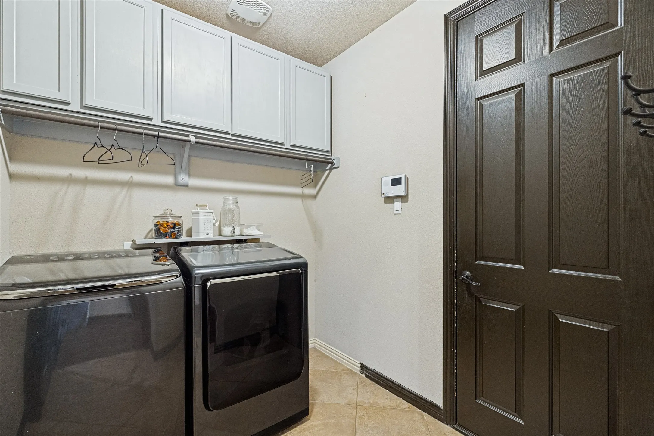 Single Family Residence For Sale in Denton County , 195 Las Colinas Trail, Cross Roads, Texas 76227, 5 Bedroom, 4 Bathroom, 3 Garage spaces, 4,237 Sqft, built in 2014, mls#21397157, Real Estate Agent in Cross Roads, Homes For Sale in Denton county, Homes For Sale in Cross Roads, Realtor in Cross Roads Texas, Real Estate Brokerage Independent Realty Texas, Luminita Cordes Realtor