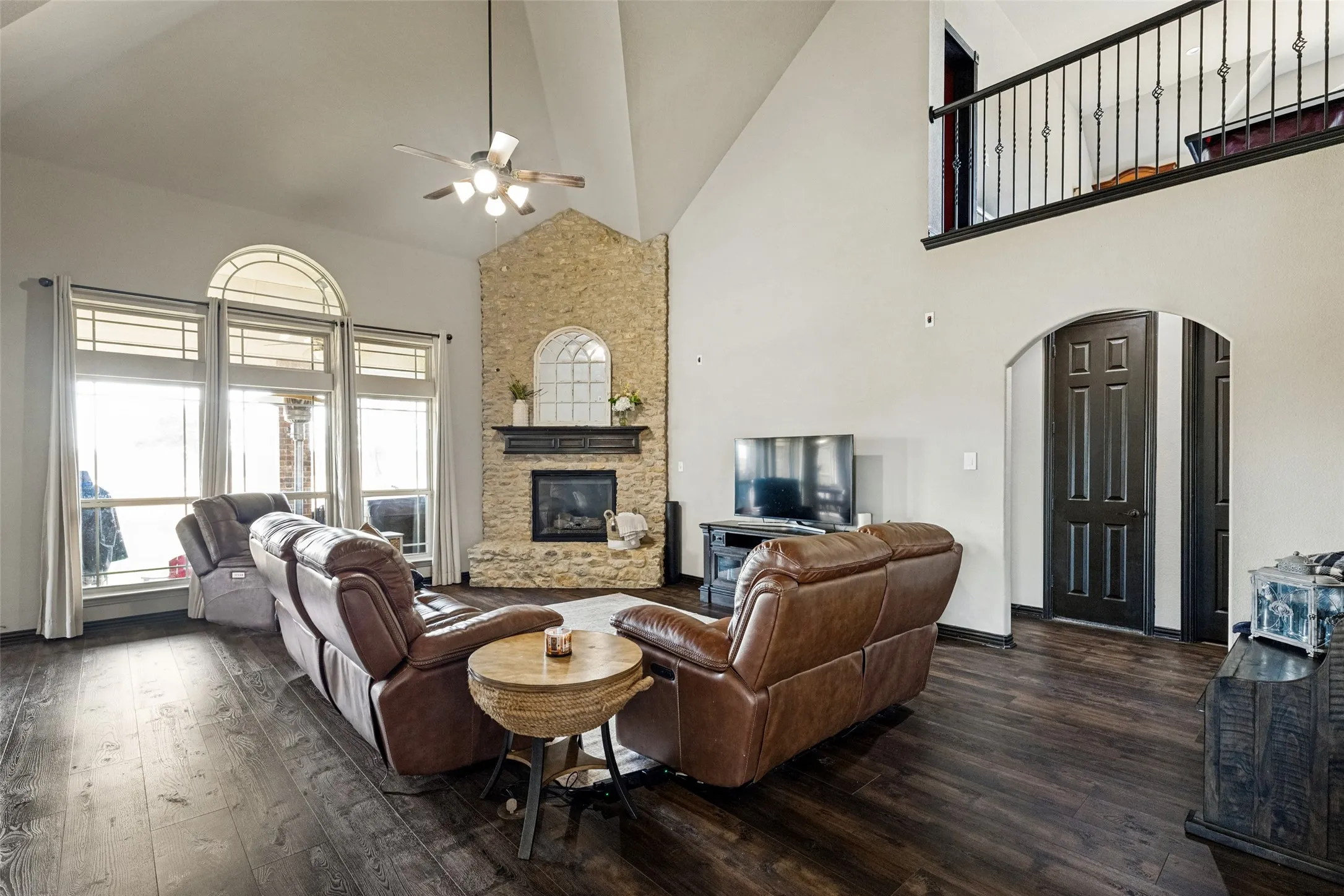 Single Family Residence For Sale in Denton County , 195 Las Colinas Trail, Cross Roads, Texas 76227, 5 Bedroom, 4 Bathroom, 3 Garage spaces, 4,237 Sqft, built in 2014, mls#21397157, Real Estate Agent in Cross Roads, Homes For Sale in Denton county, Homes For Sale in Cross Roads, Realtor in Cross Roads Texas, Real Estate Brokerage Independent Realty Texas, Luminita Cordes Realtor