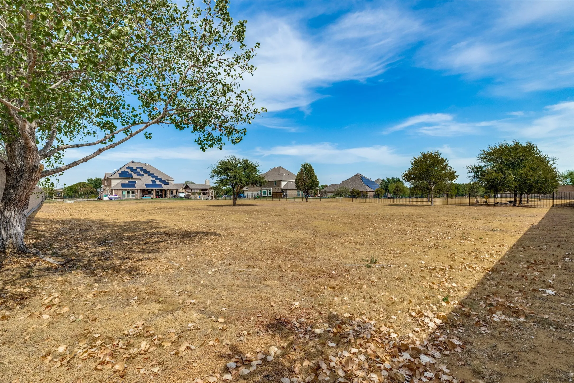 Single Family Residence For Sale in Denton County , 195 Las Colinas Trail, Cross Roads, Texas 76227, 5 Bedroom, 4 Bathroom, 3 Garage spaces, 4,237 Sqft, built in 2014, mls#21397157, Real Estate Agent in Cross Roads, Homes For Sale in Denton county, Homes For Sale in Cross Roads, Realtor in Cross Roads Texas, Real Estate Brokerage Independent Realty Texas, Luminita Cordes Realtor