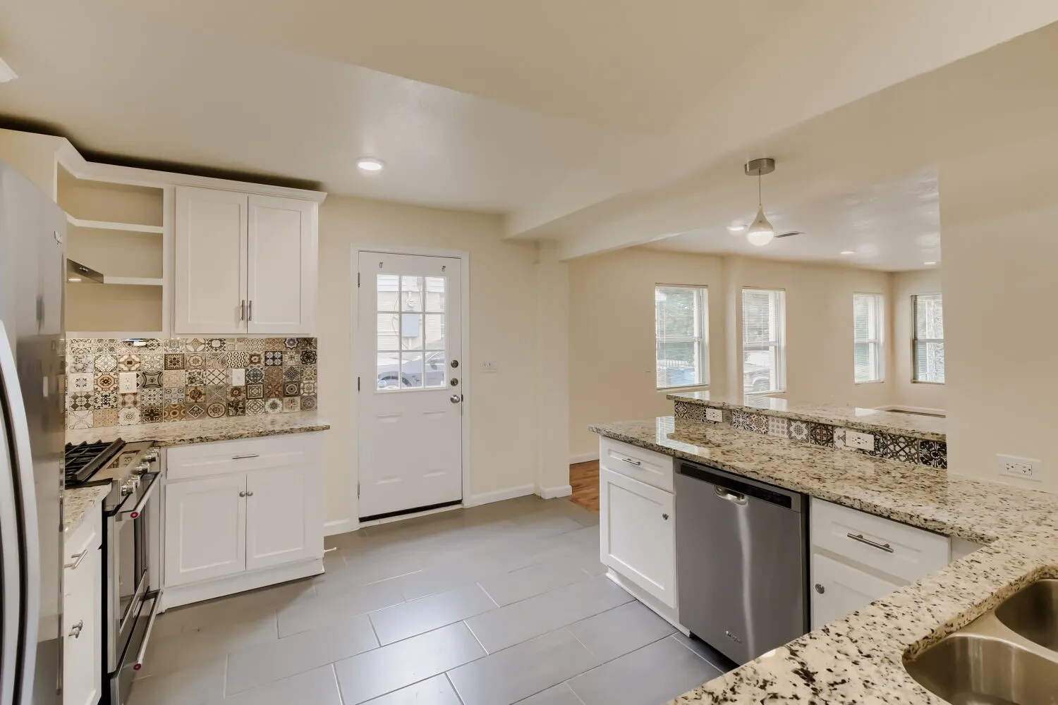 Single Family Residence For Rent in Dallas County , 6915 E Grand Avenue, Dallas, Texas 75223, 3 Bedroom, 3 Bathroom, 1 Garage spaces, 1,885 Sqft, built in 1947, mls#21397222, Real Estate Agent in Dallas, Homes For Rent in Dallas county, Homes For Rent in Dallas, Realtor in Dallas Texas, Real Estate Brokerage Independent Realty Texas, Luminita Cordes Realtor