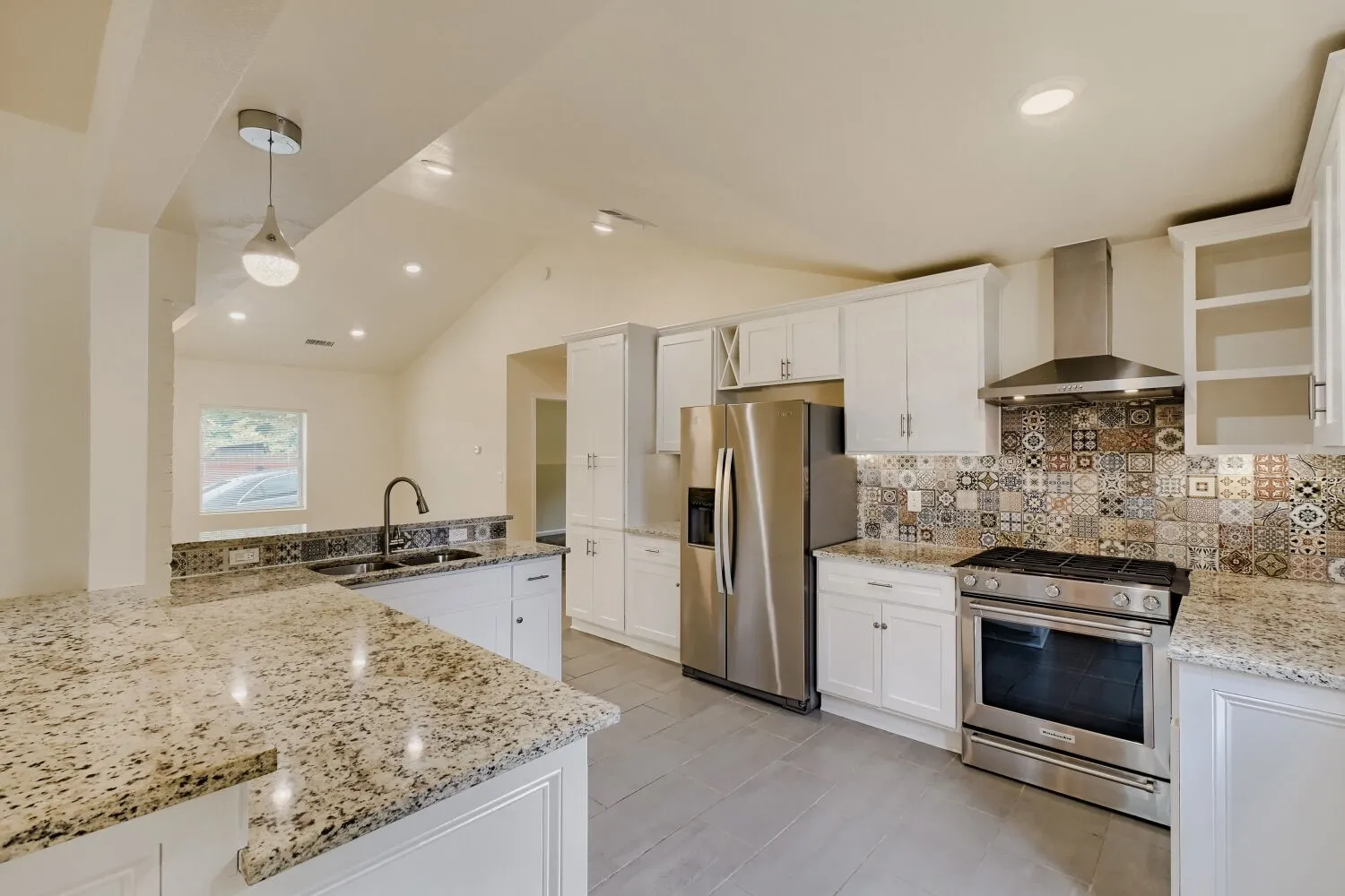 Single Family Residence For Rent in Dallas County , 6915 E Grand Avenue, Dallas, Texas 75223, 3 Bedroom, 3 Bathroom, 1 Garage spaces, 1,885 Sqft, built in 1947, mls#21397222, Real Estate Agent in Dallas, Homes For Rent in Dallas county, Homes For Rent in Dallas, Realtor in Dallas Texas, Real Estate Brokerage Independent Realty Texas, Luminita Cordes Realtor