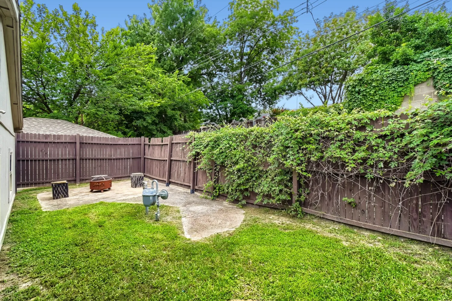 Single Family Residence For Rent in Dallas County , 6915 E Grand Avenue, Dallas, Texas 75223, 3 Bedroom, 3 Bathroom, 1 Garage spaces, 1,885 Sqft, built in 1947, mls#21397222, Real Estate Agent in Dallas, Homes For Rent in Dallas county, Homes For Rent in Dallas, Realtor in Dallas Texas, Real Estate Brokerage Independent Realty Texas, Luminita Cordes Realtor