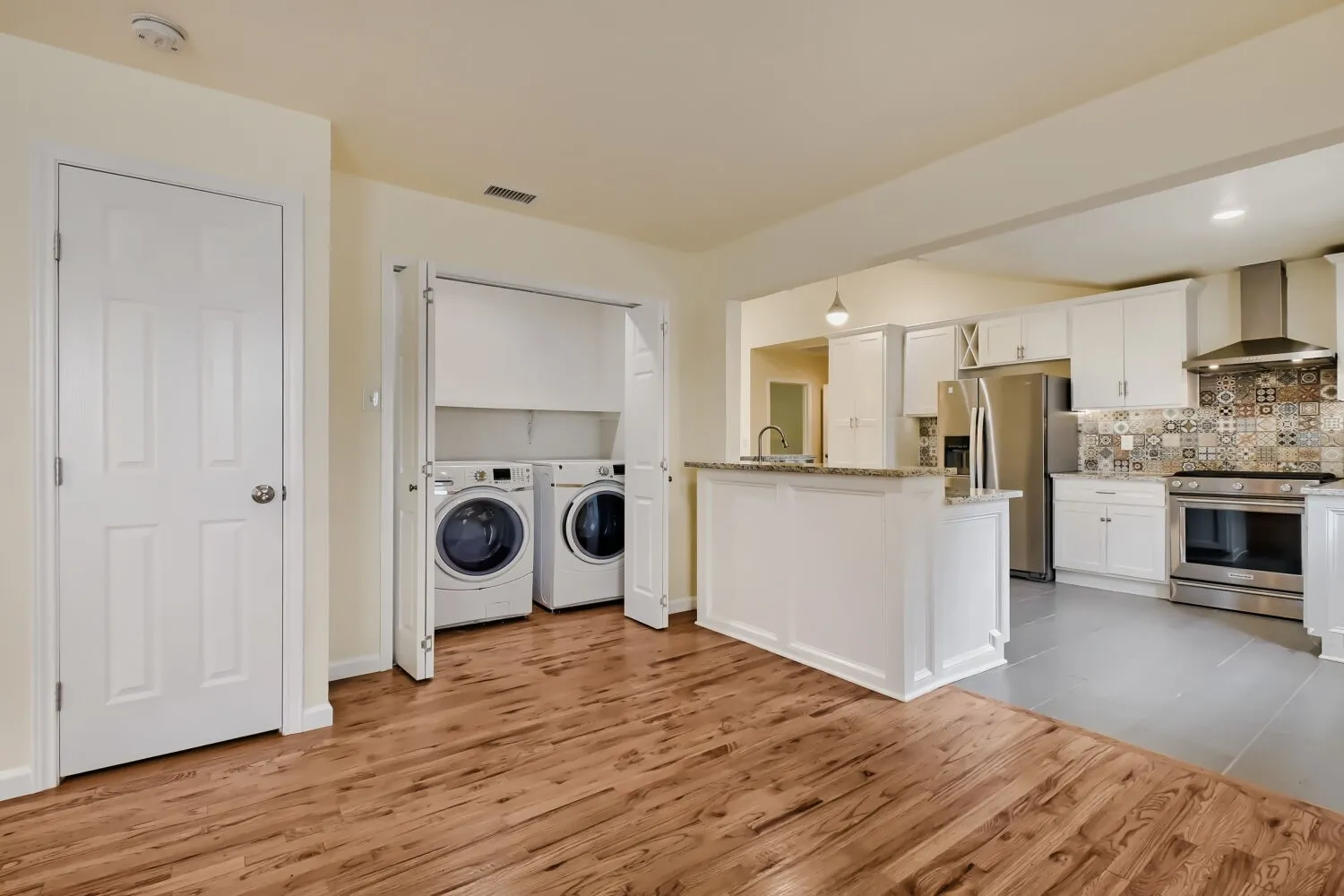 Single Family Residence For Rent in Dallas County , 6915 E Grand Avenue, Dallas, Texas 75223, 3 Bedroom, 3 Bathroom, 1 Garage spaces, 1,885 Sqft, built in 1947, mls#21397222, Real Estate Agent in Dallas, Homes For Rent in Dallas county, Homes For Rent in Dallas, Realtor in Dallas Texas, Real Estate Brokerage Independent Realty Texas, Luminita Cordes Realtor