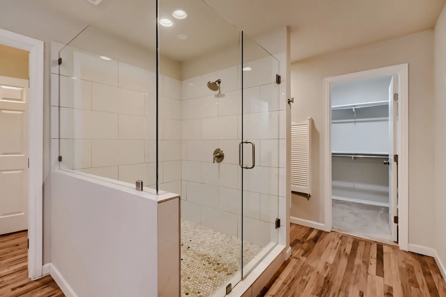 Single Family Residence For Rent in Dallas County , 6915 E Grand Avenue, Dallas, Texas 75223, 3 Bedroom, 3 Bathroom, 1 Garage spaces, 1,885 Sqft, built in 1947, mls#21397222, Real Estate Agent in Dallas, Homes For Rent in Dallas county, Homes For Rent in Dallas, Realtor in Dallas Texas, Real Estate Brokerage Independent Realty Texas, Luminita Cordes Realtor
