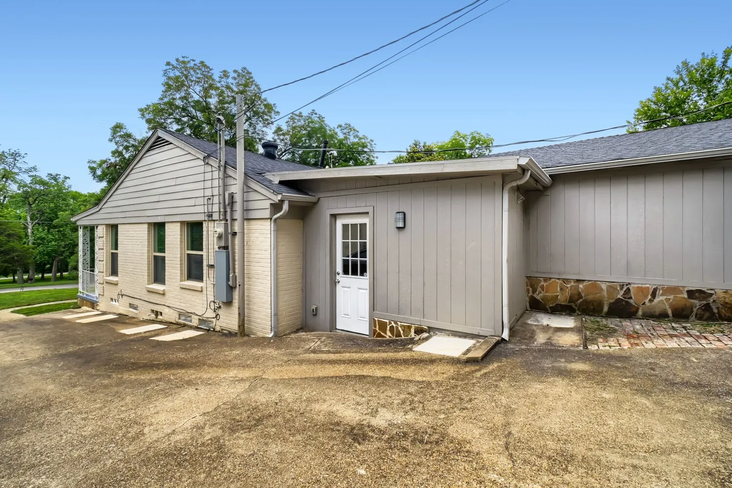Single Family Residence For Rent in Dallas County , 6915 E Grand Avenue, Dallas, Texas 75223, 3 Bedroom, 3 Bathroom, 1 Garage spaces, 1,885 Sqft, built in 1947, mls#21397222, Real Estate Agent in Dallas, Homes For Rent in Dallas county, Homes For Rent in Dallas, Realtor in Dallas Texas, Real Estate Brokerage Independent Realty Texas, Luminita Cordes Realtor