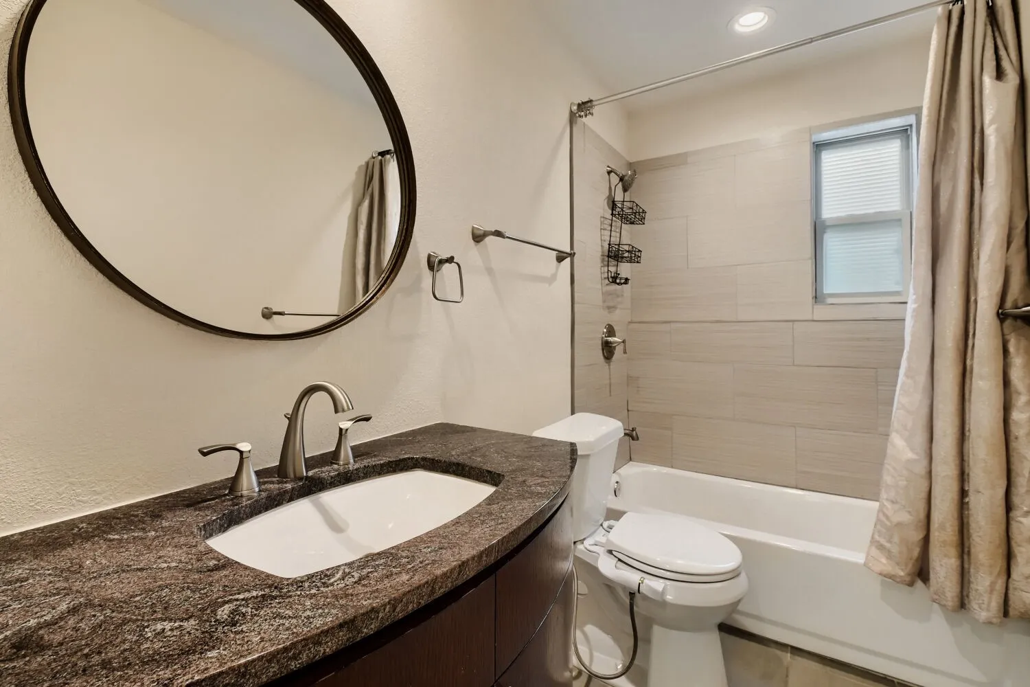 Single Family Residence For Rent in Dallas County , 6915 E Grand Avenue, Dallas, Texas 75223, 3 Bedroom, 3 Bathroom, 1 Garage spaces, 1,885 Sqft, built in 1947, mls#21397222, Real Estate Agent in Dallas, Homes For Rent in Dallas county, Homes For Rent in Dallas, Realtor in Dallas Texas, Real Estate Brokerage Independent Realty Texas, Luminita Cordes Realtor