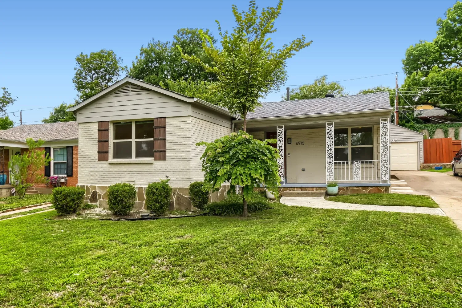 Single Family Residence For Rent in Dallas County , 6915 E Grand Avenue, Dallas, Texas 75223, 3 Bedroom, 3 Bathroom, 1 Garage spaces, 1,885 Sqft, built in 1947, mls#21397222, Real Estate Agent in Dallas, Homes For Rent in Dallas county, Homes For Rent in Dallas, Realtor in Dallas Texas, Real Estate Brokerage Independent Realty Texas, Luminita Cordes Realtor
