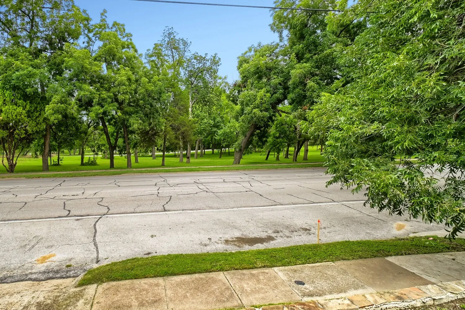 Single Family Residence For Rent in Dallas County , 6915 E Grand Avenue, Dallas, Texas 75223, 3 Bedroom, 3 Bathroom, 1 Garage spaces, 1,885 Sqft, built in 1947, mls#21397222, Real Estate Agent in Dallas, Homes For Rent in Dallas county, Homes For Rent in Dallas, Realtor in Dallas Texas, Real Estate Brokerage Independent Realty Texas, Luminita Cordes Realtor