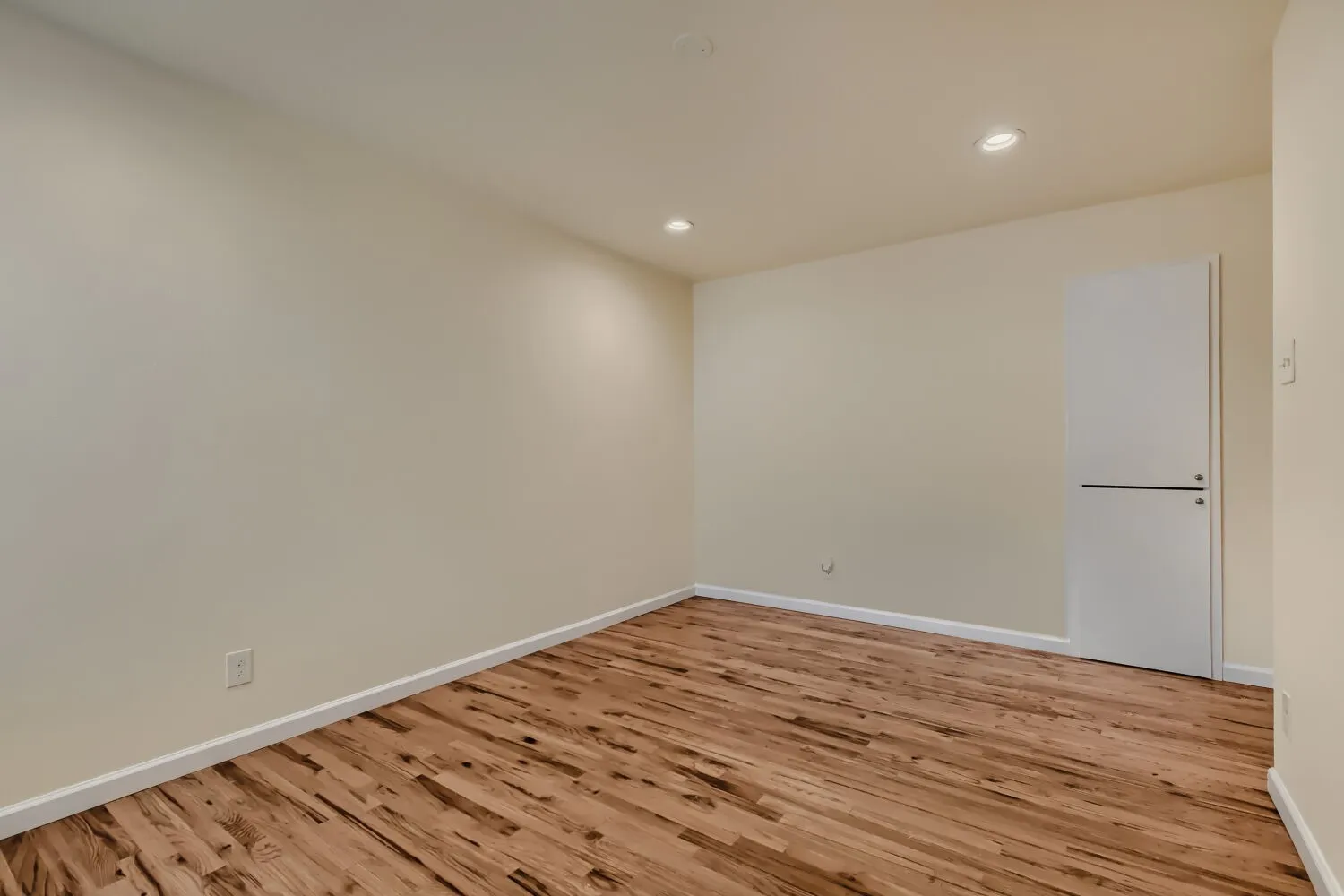 Single Family Residence For Rent in Dallas County , 6915 E Grand Avenue, Dallas, Texas 75223, 3 Bedroom, 3 Bathroom, 1 Garage spaces, 1,885 Sqft, built in 1947, mls#21397222, Real Estate Agent in Dallas, Homes For Rent in Dallas county, Homes For Rent in Dallas, Realtor in Dallas Texas, Real Estate Brokerage Independent Realty Texas, Luminita Cordes Realtor
