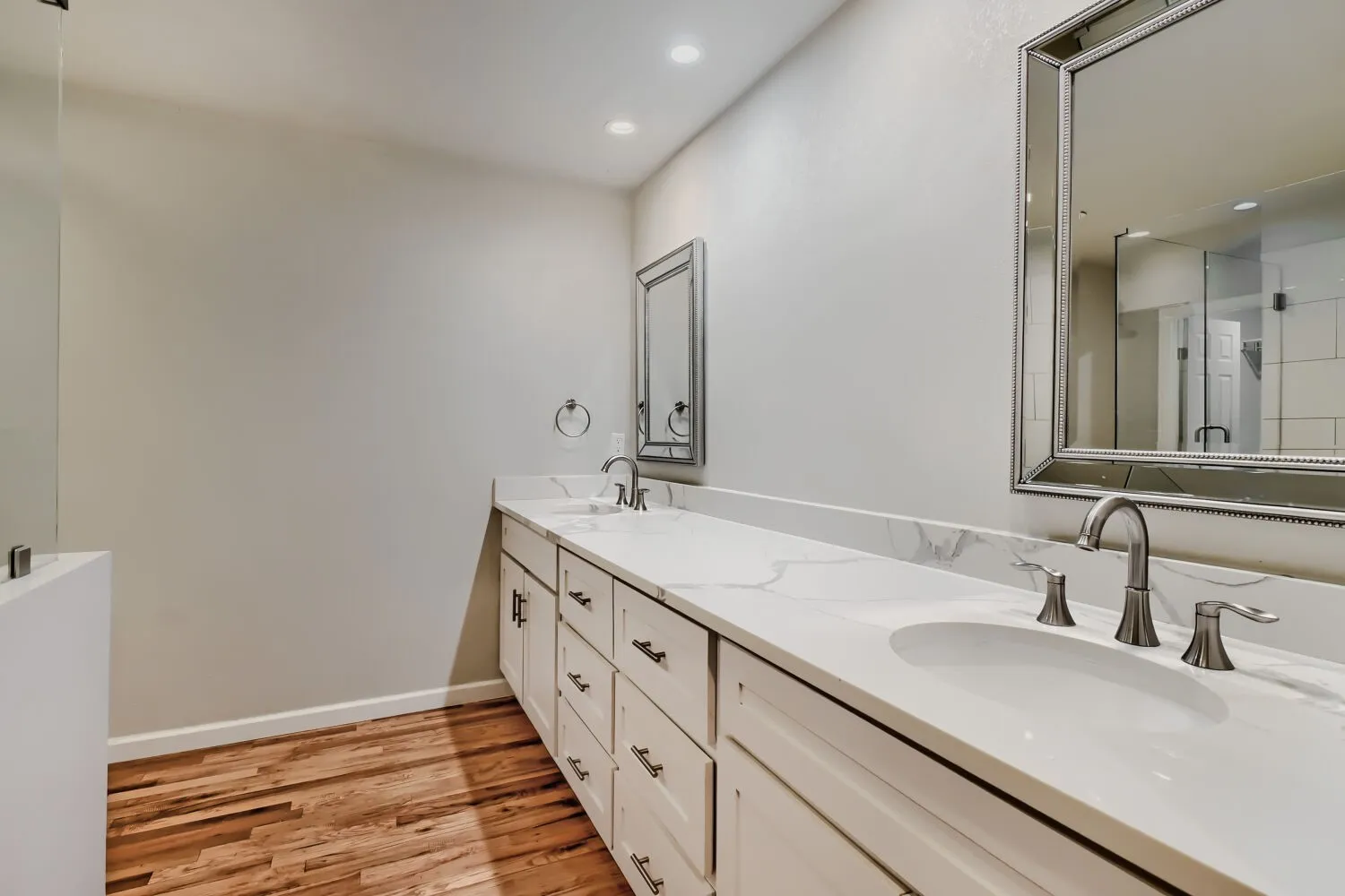 Single Family Residence For Rent in Dallas County , 6915 E Grand Avenue, Dallas, Texas 75223, 3 Bedroom, 3 Bathroom, 1 Garage spaces, 1,885 Sqft, built in 1947, mls#21397222, Real Estate Agent in Dallas, Homes For Rent in Dallas county, Homes For Rent in Dallas, Realtor in Dallas Texas, Real Estate Brokerage Independent Realty Texas, Luminita Cordes Realtor